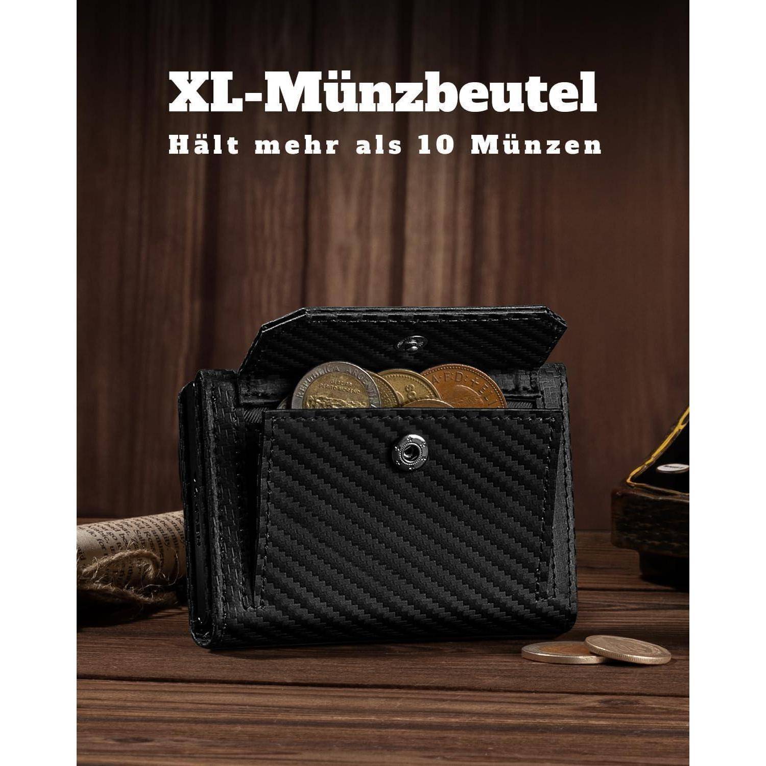 XL-Münzbeutel. Fasst mehr als 10 Münzen.' Ein schwarzer Münzbeutel mit sichtbaren Münzen im Inneren, auf einer Holzoberfläche platziert.