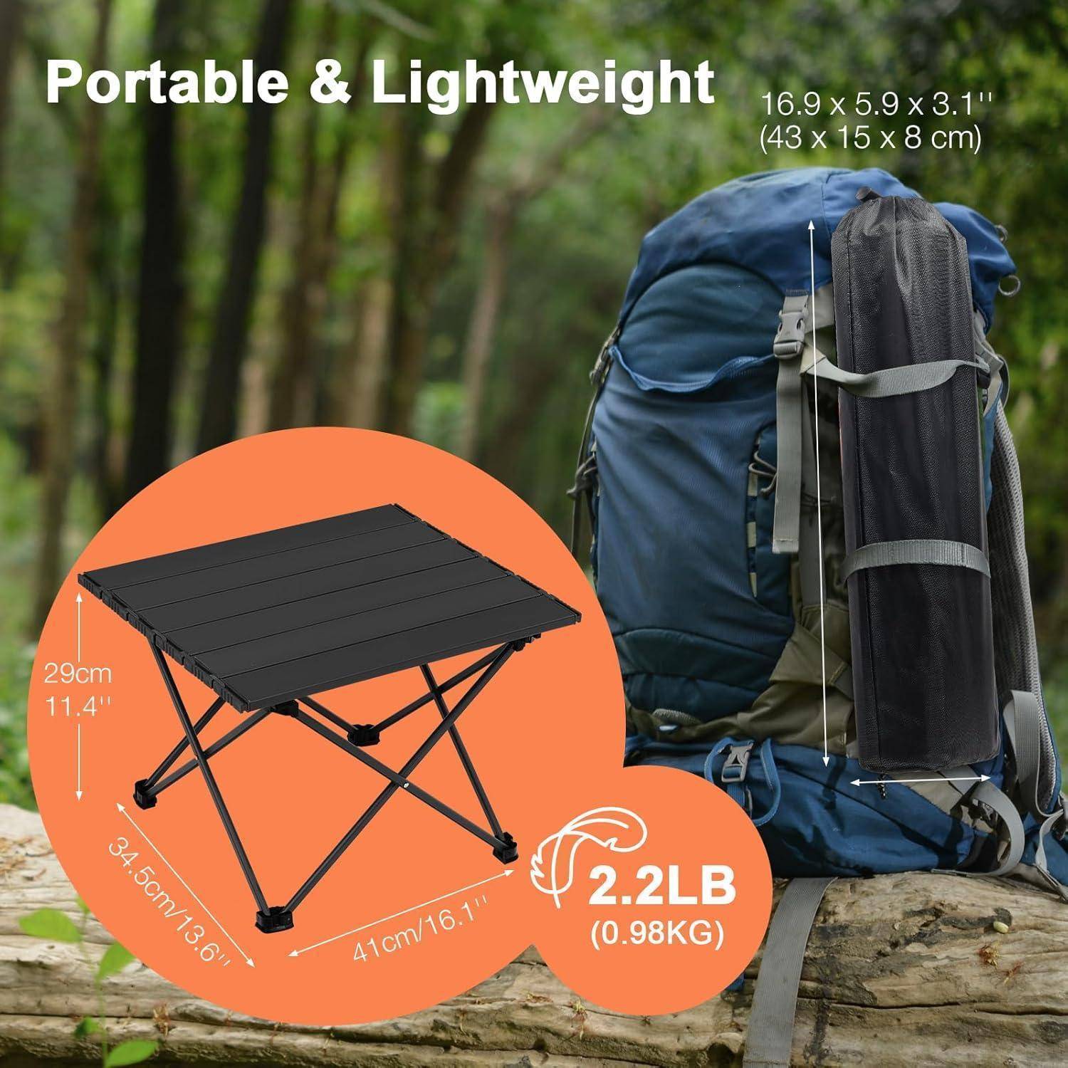 Ein Wanderrucksack mit einem aufgerollten, tragbaren, leichten Tisch, der 2,2 Pfund (0,98 kg) wiegt. Tischgröße: 16,9 x 5,9 x 3,1 Zoll.