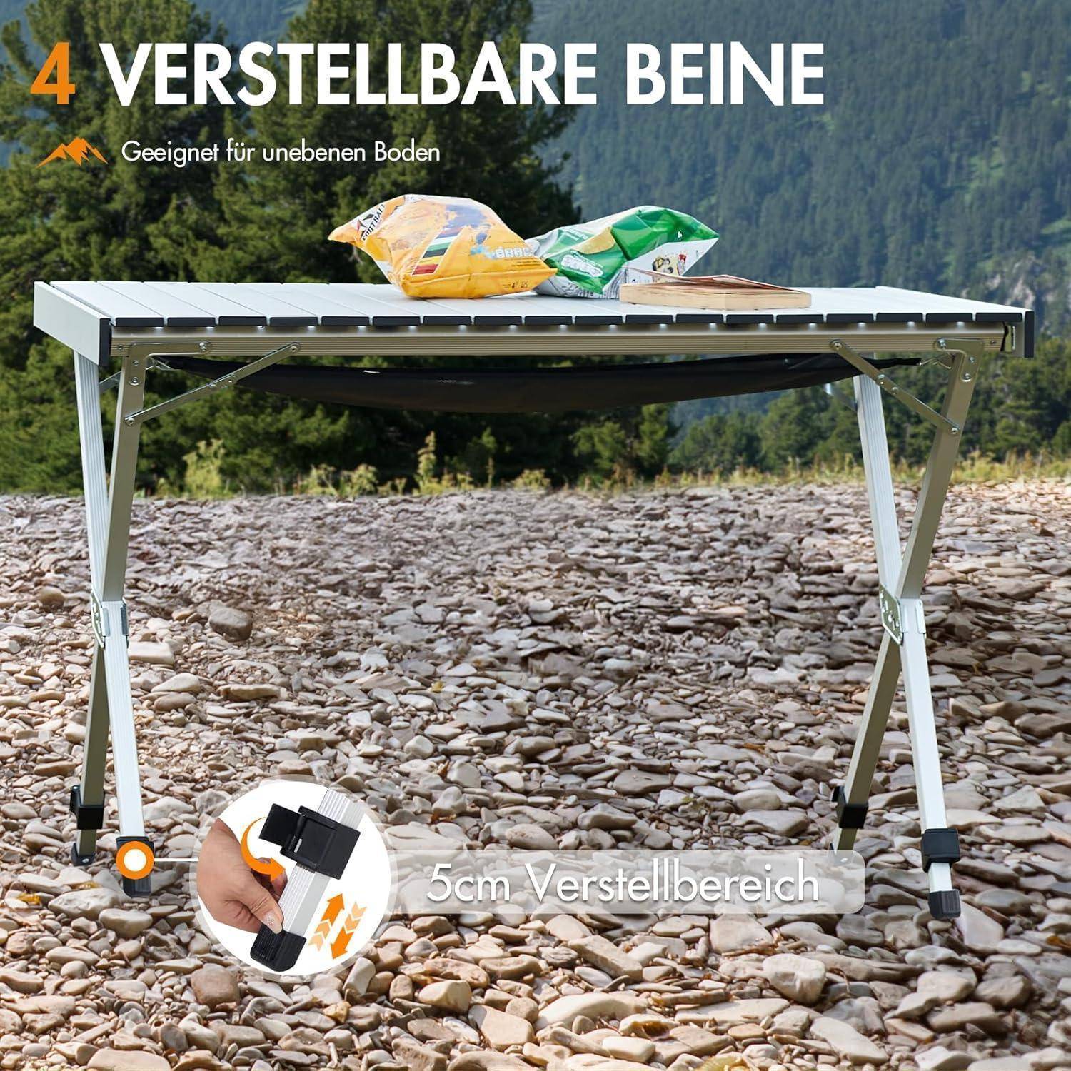 Ein Campingtisch mit verstellbaren Beinen auf felsigem Untergrund; ausgestattet mit 5 cm Verstellbarkeit für unebene Oberflächen, der seine Stabilität im Freien unter Beweis stellt.
