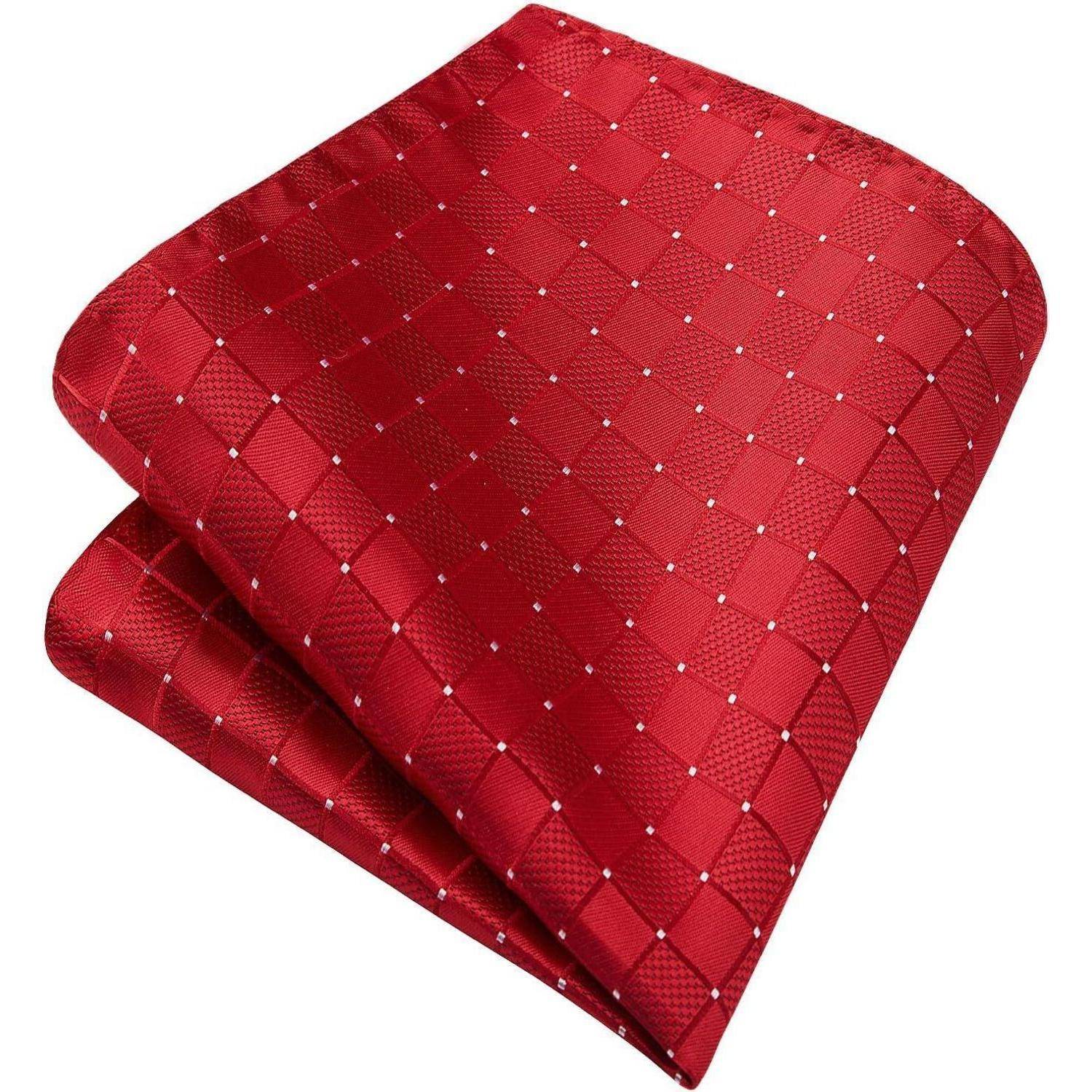Ein rotes Einstecktuch mit einem strukturierten, karierten Muster, verziert mit kleinen weißen Punkten.