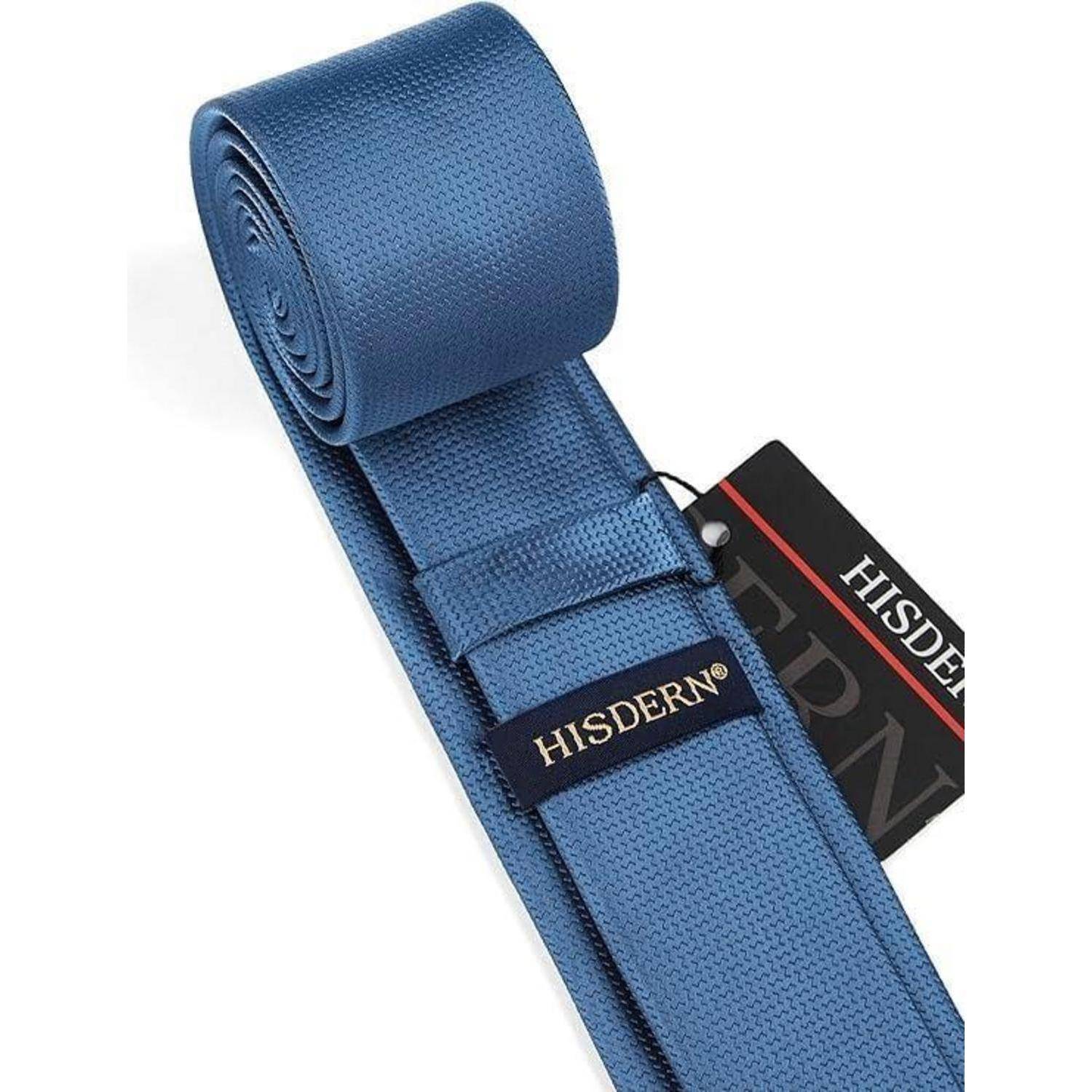 Eine blaue Seidenkrawatte mit Strukturmuster, versehen mit einem Etikett mit der Aufschrift „HISDERN