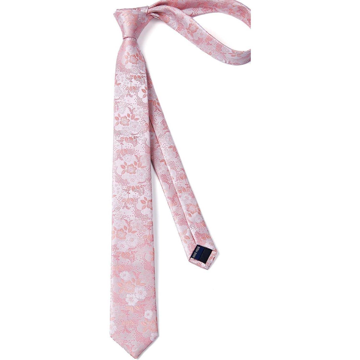 Eine rosa Krawatte mit Blumenmuster, klassisch geknotet und in schlanker, langer Form, geeignet für formelle Anlässe.