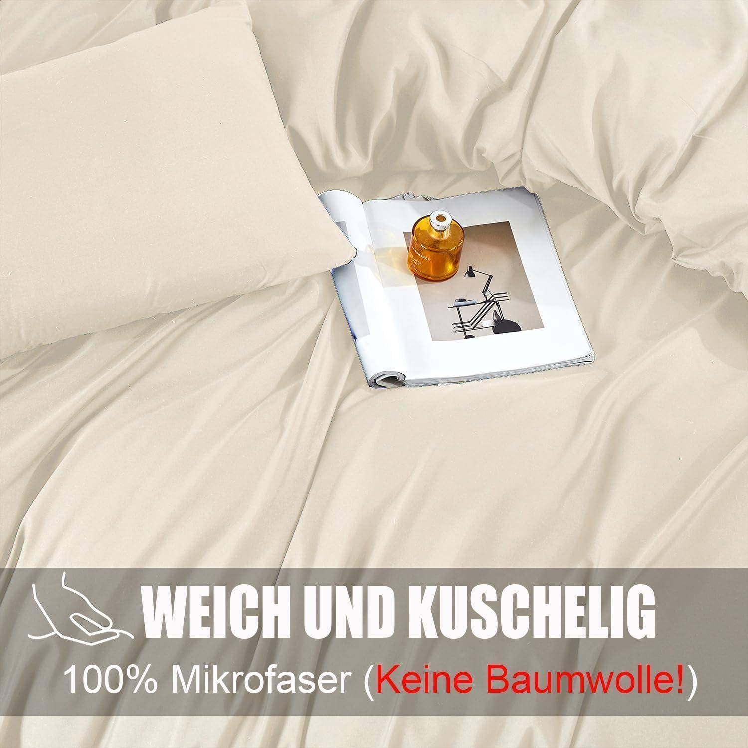 Ein weißes Bett mit einem Kissen, einem aufgeschlagenen Buch und einer kleinen Flasche obenauf. Text lautet: 'WEICH UND KUSCHELIG' und '100% Mikrofaser (Keine Baumwolle!)'.