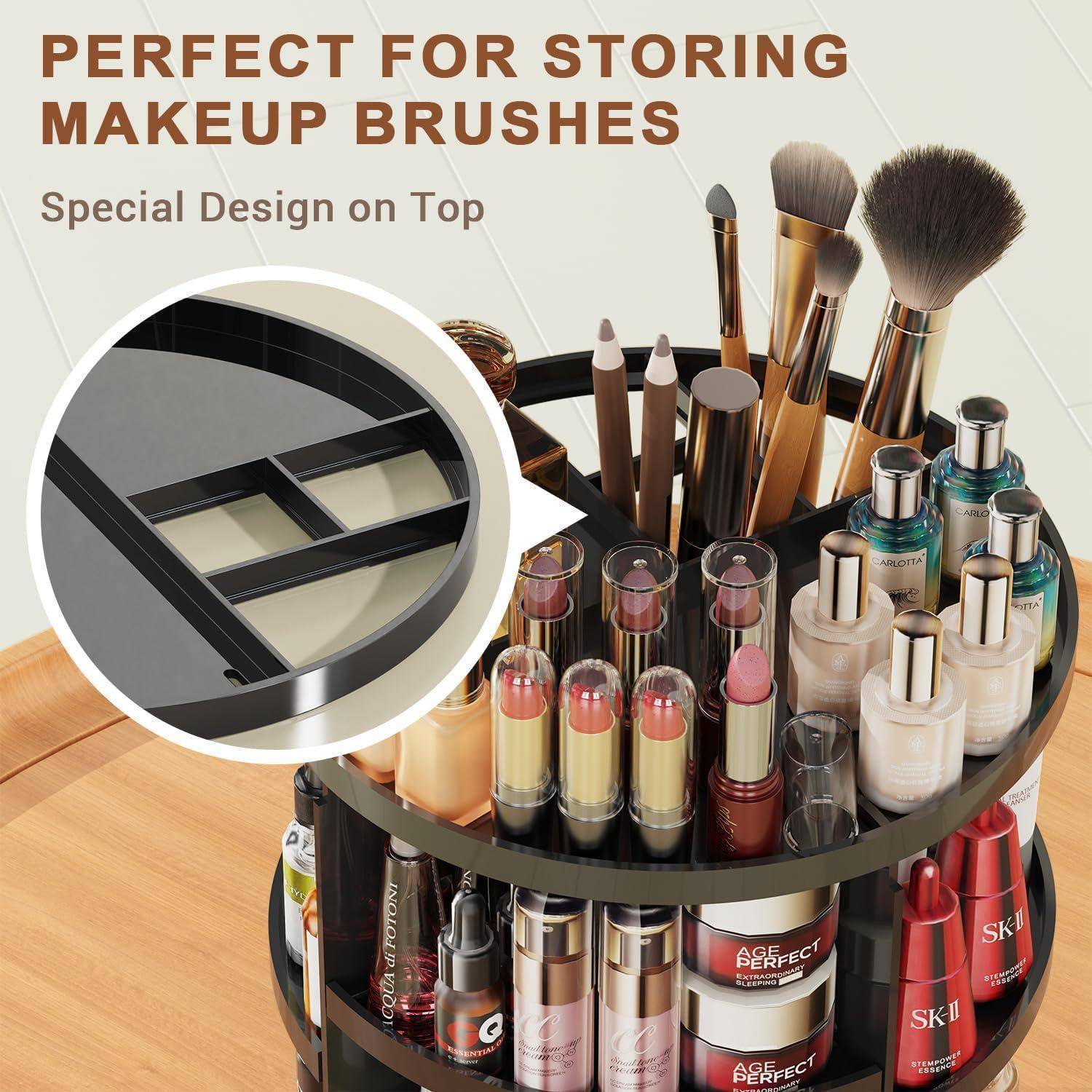 Karussell-Organizer mit mehreren Lippenstift- und Hautpflegeflaschen; Make-up-Pinsel werden oben aufbewahrt. Text lautet: Perfekt zum Aufbewahren von Make-up-Pinseln. Spezielle Designausführung oben.