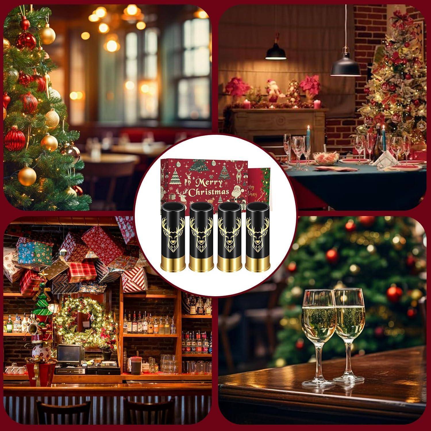 Festliche Weihnachtsszene in einer gemütlichen Bar mit geschmückten Weihnachtsbäumen, Weihnachtsstrümpfen und warmem Lichterschein; Getränke stehen auf den Tischen.