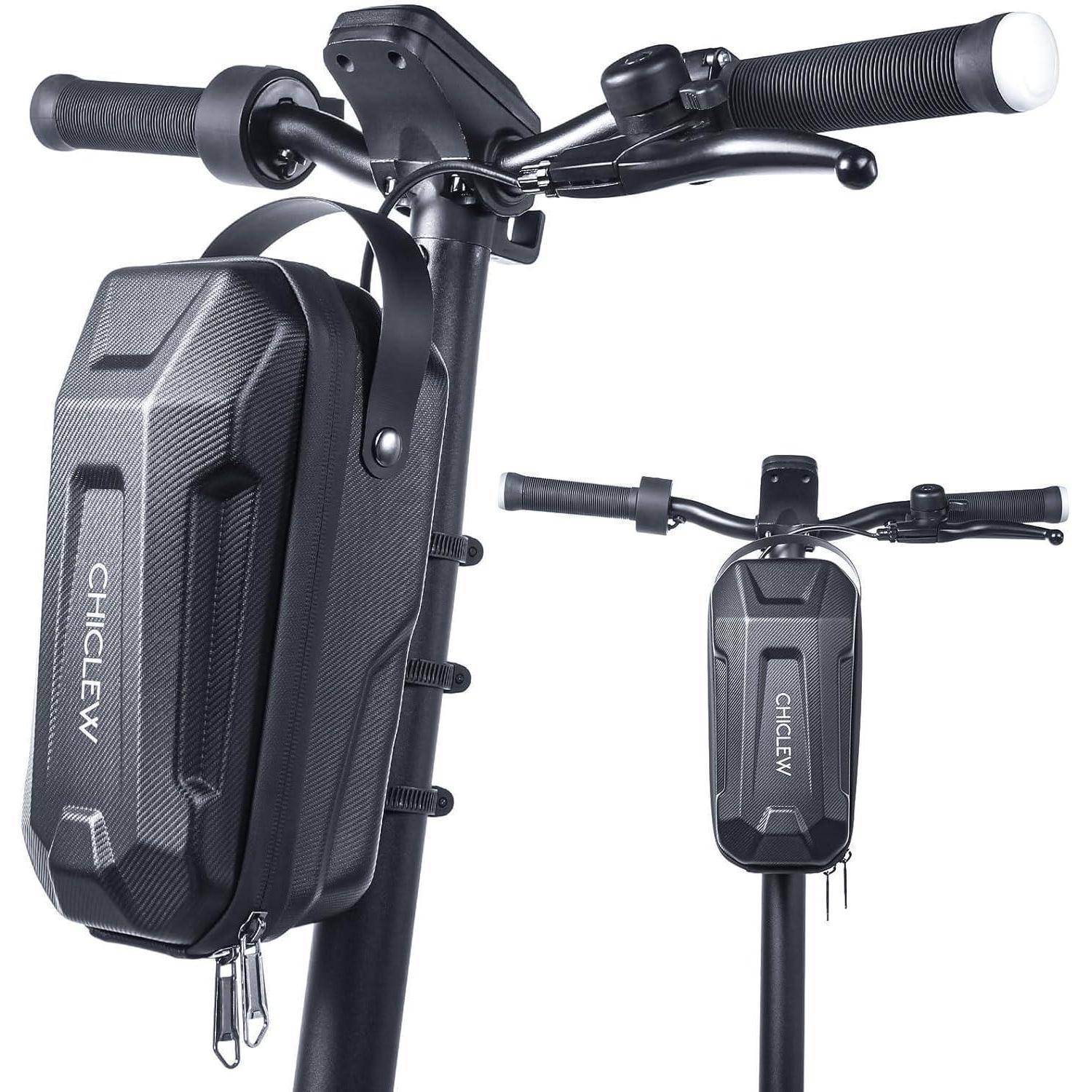 E-Scooter-Lenkstange mit einer schlanken schwarzen Tasche, die mit 'CHICLEW' beschriftet ist. Die Tasche verfügt über ein strukturiertes Design und einen Reißverschlussverschluss.