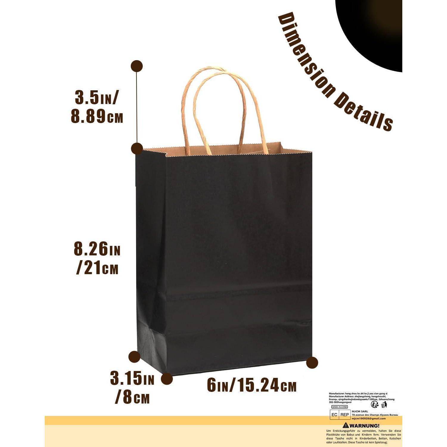 Schwarze Papiertasche mit Abmessungen: Höhe 8,26 Zoll (21 cm), Breite 6 Zoll (15,24 cm), Tiefe 3,15 Zoll (8 cm). Griffe sichtbar.