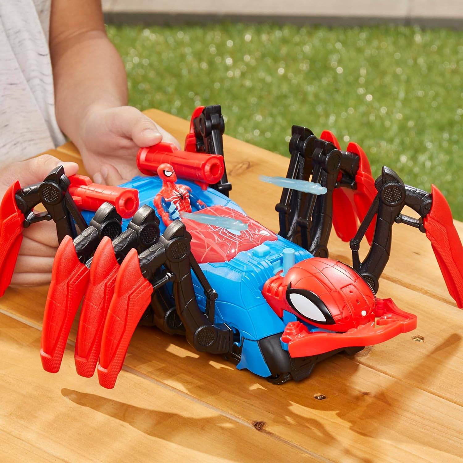 Hasbro Spider-Man Marvel Krabbelspinne mit Wasserspritze + Projektile 4+ rot