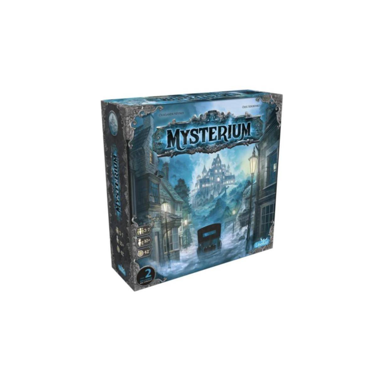 Spieleschachtel von 'Mysterium' mit einem Auto auf einer nebligen Straße, die zu einem Herrenhaus führt, in einer geisterhaften Atmosphäre.