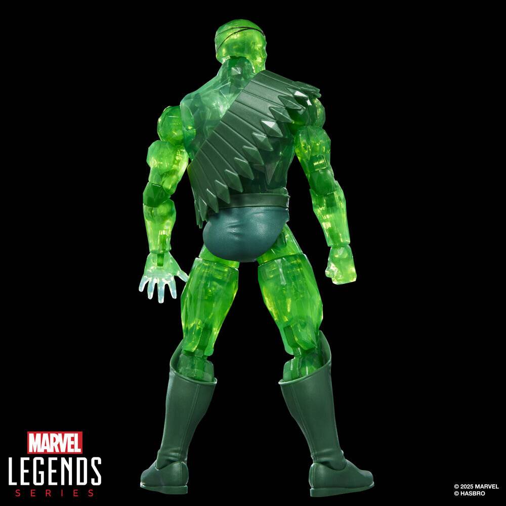 Rückansicht einer durchscheinenden grünen Marvel Legends Actionfigur mit dunkler Rüstung und Stiefeln, vor schwarzem Hintergrund gezeigt.