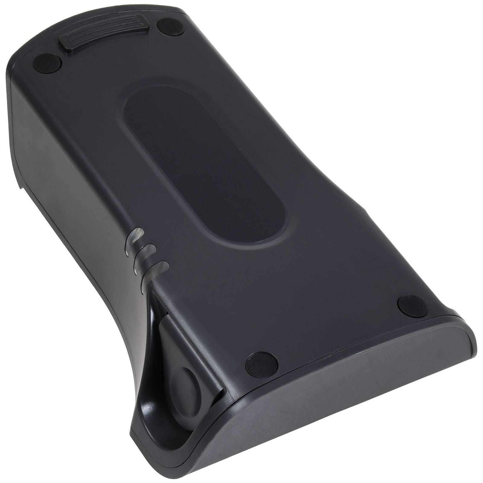 Ein schwarzes Fußpedal mit einer strukturierten Oberfläche, das für ergonomische Unterstützung beim Arbeiten am Schreibtisch entwickelt wurde.