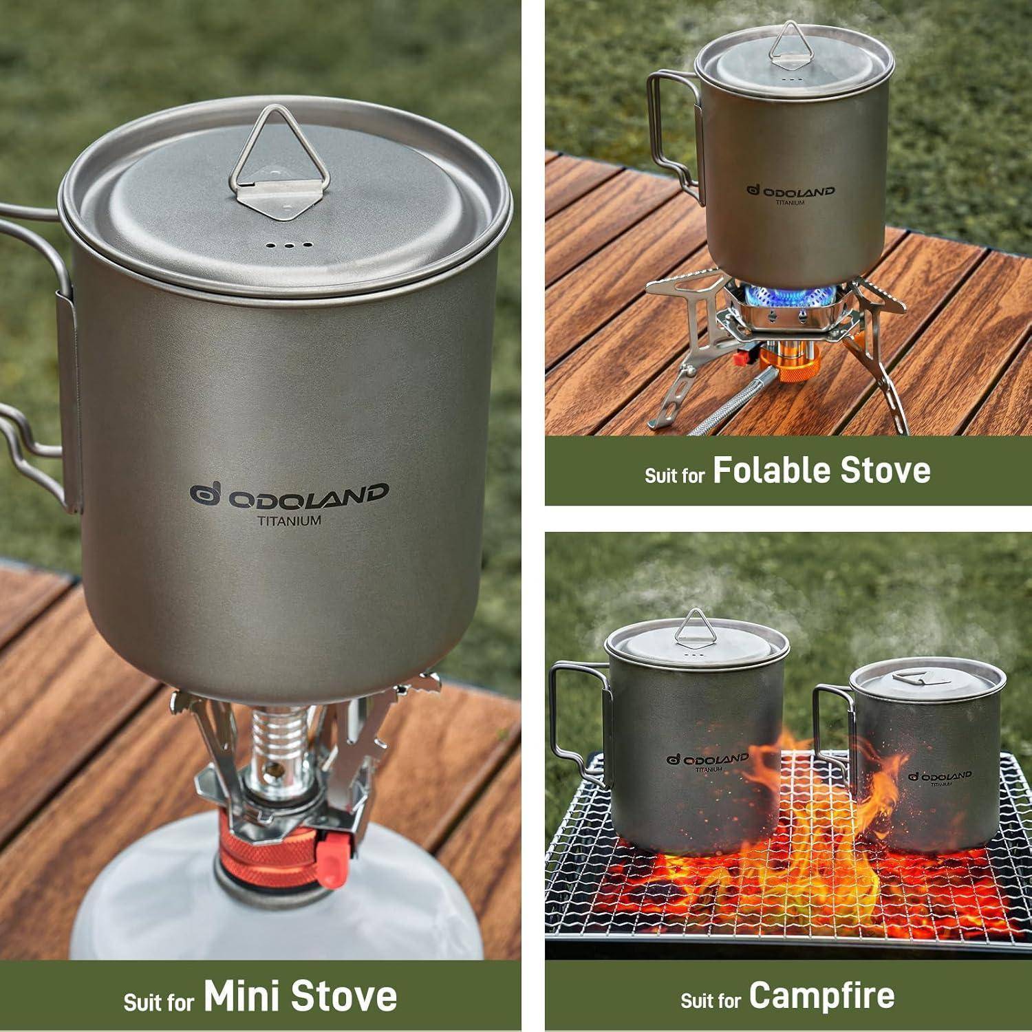 Titanium-Topf auf einem Mini-Kocher, zusammenklappbarem Kocher und Lagerfeuer demonstriert Vielseitigkeit. Beschriftet mit 'Mini-Kocher', 'Zusammenklappbarer Kocher' und 'Lagerfeuer'.