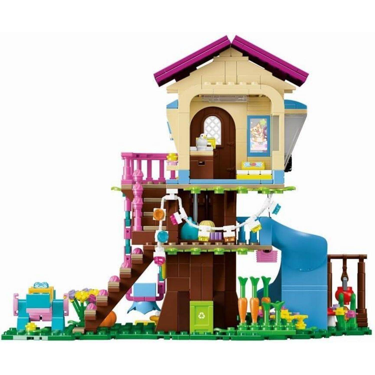 Ein farbenfrohes Spielzeuerbaumhaus mit mehreren Ebenen enthält eine Rutsche, eine Schaukel und Treppen, umgeben von verspielten Details wie Pflanzen und Möbeln.