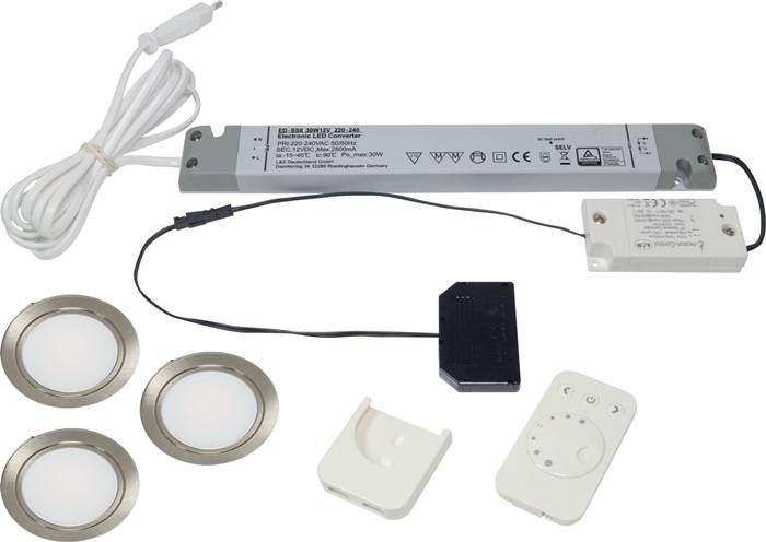 LED-Beleuchtungsset mit Treiber, Kabelführung, Fernbedienung und drei runden Einbaulichtern. Inklusive Anschlüsse zur Installation.