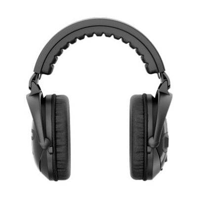 Schwarze Over-Ear-Kopfhörer mit gepolsterten Ohrmuscheln und einem gewölbten Kopfbügel, von vorne auf weißem Hintergrund dargestellt.