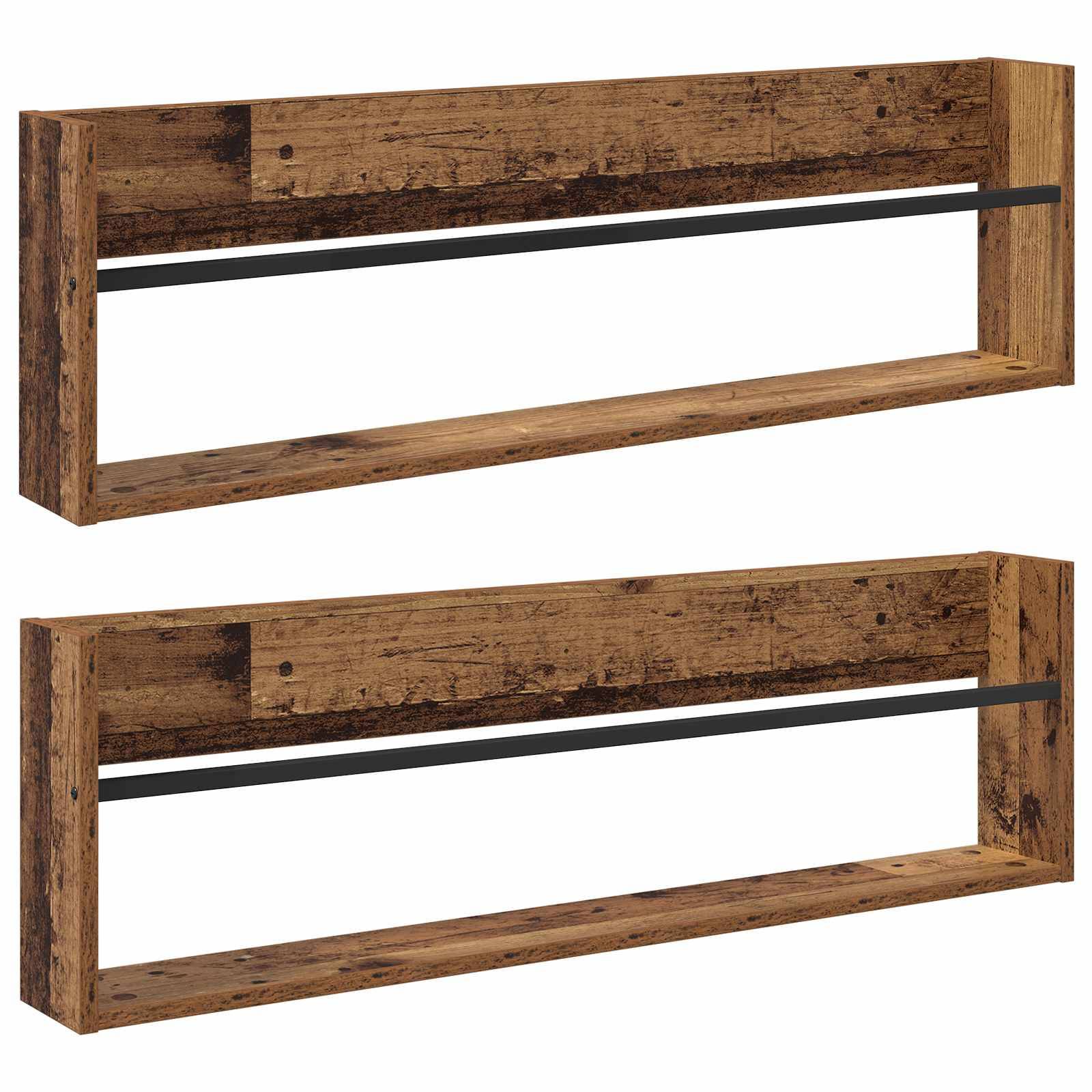 Zwei Holzwandregale mit rustikaler Oberfläche, wobei jedes Regal eine schwarze Metallstange an der Vorderseite zur zusätzlichen Stabilität und zur Verschönerung des Designs aufweist.