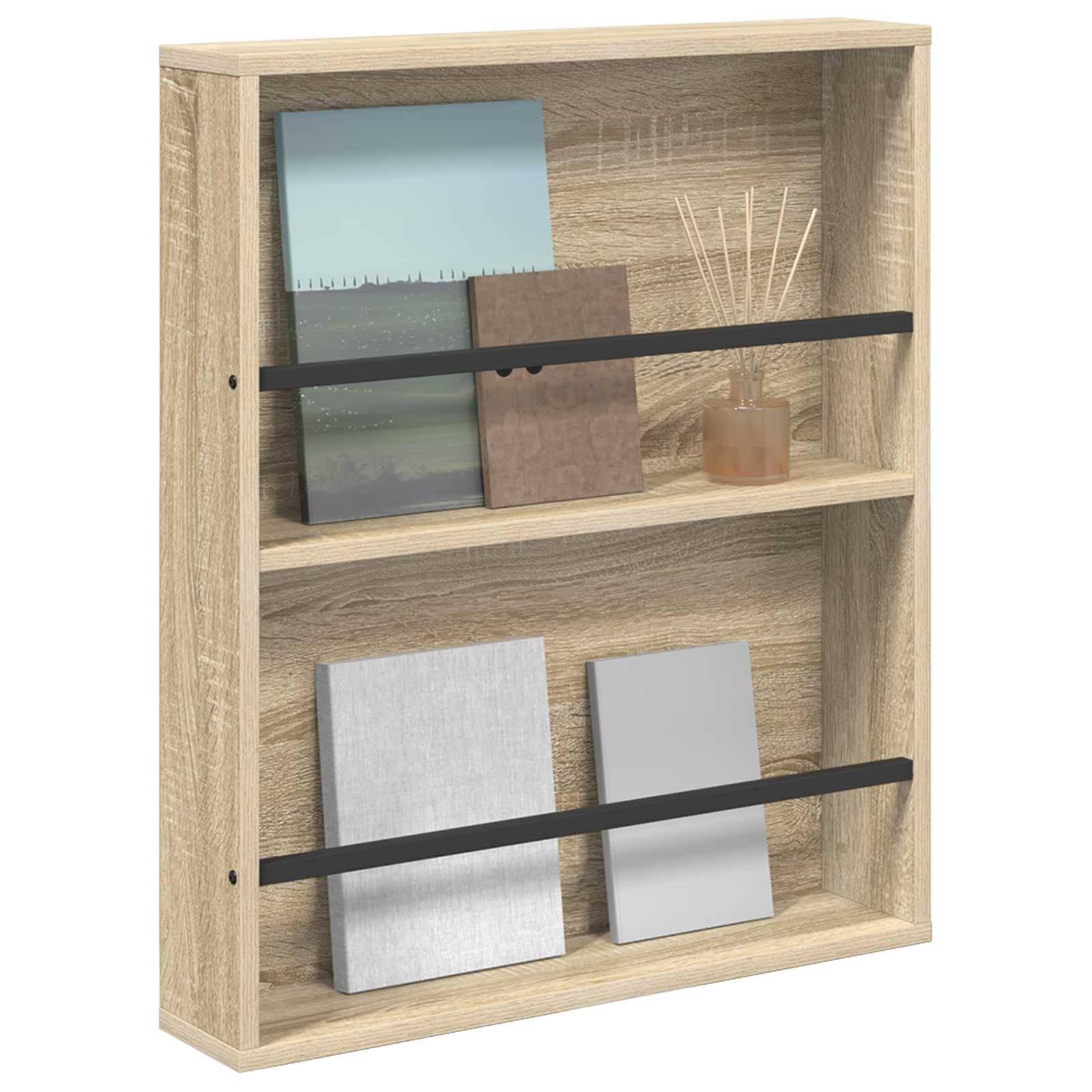 Eine Holzwandablage trägt schlichte Dekorationsgegenstände, darunter kleine Bücher und ein Diffusor. Das Design ist minimalistisch und funktional.