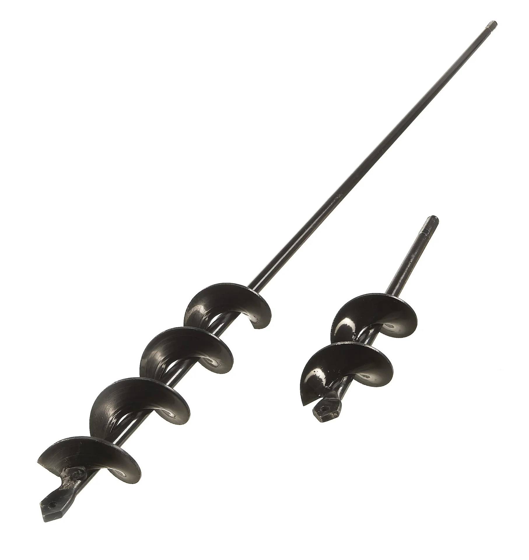 Zwei schwarze Auger-Bohrer, einer größer und einer kleiner, mit Schraubenwendelblättern, vor einem einfarbigen weißen Hintergrund.