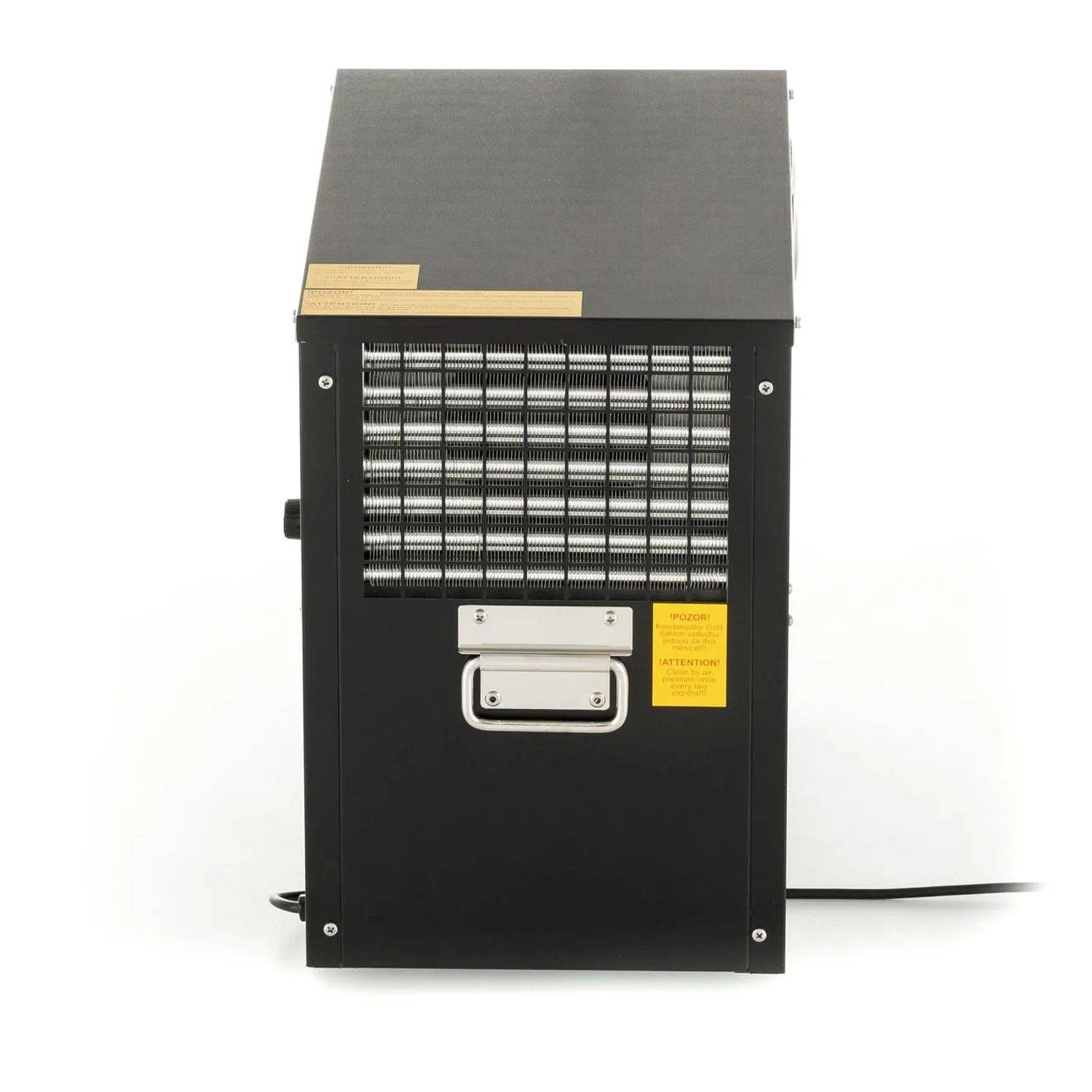 Ein schwarzes elektronisches Gerät mit einem belüfteten Frontpanel und einem Metallgriff, möglicherweise ein Luftreiniger oder industrielle Ausrüstung, wird gezeigt.