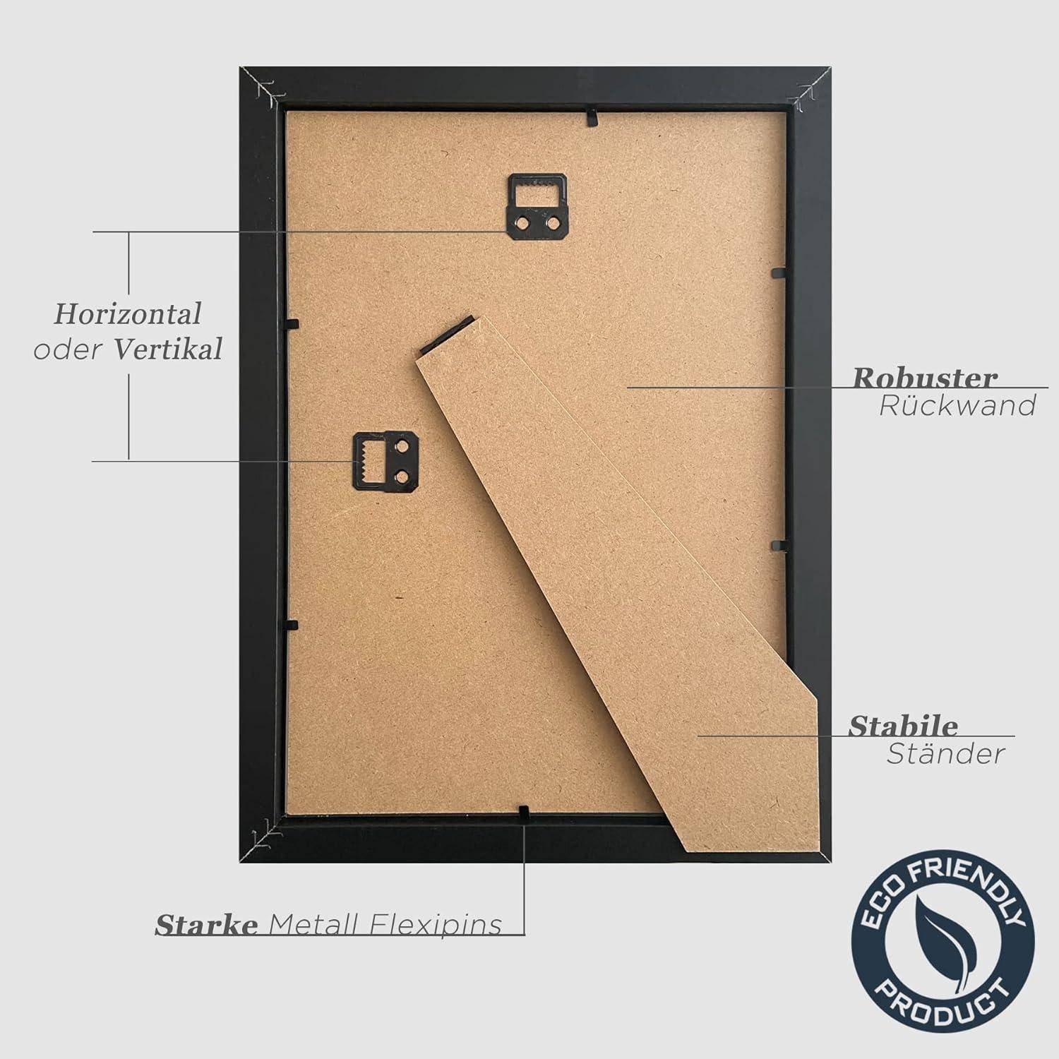 Das Bild zeigt die Rückseite eines Fotorahmens mit Beschriftungen: 'Horizontal oder Vertikal', 'Robuster Rückwand', 'Stabile Ständer', 'Starke Metall Flexipins'. Ein 'Umweltfreundliches Produkt' Logo befindet sich unten rechts.