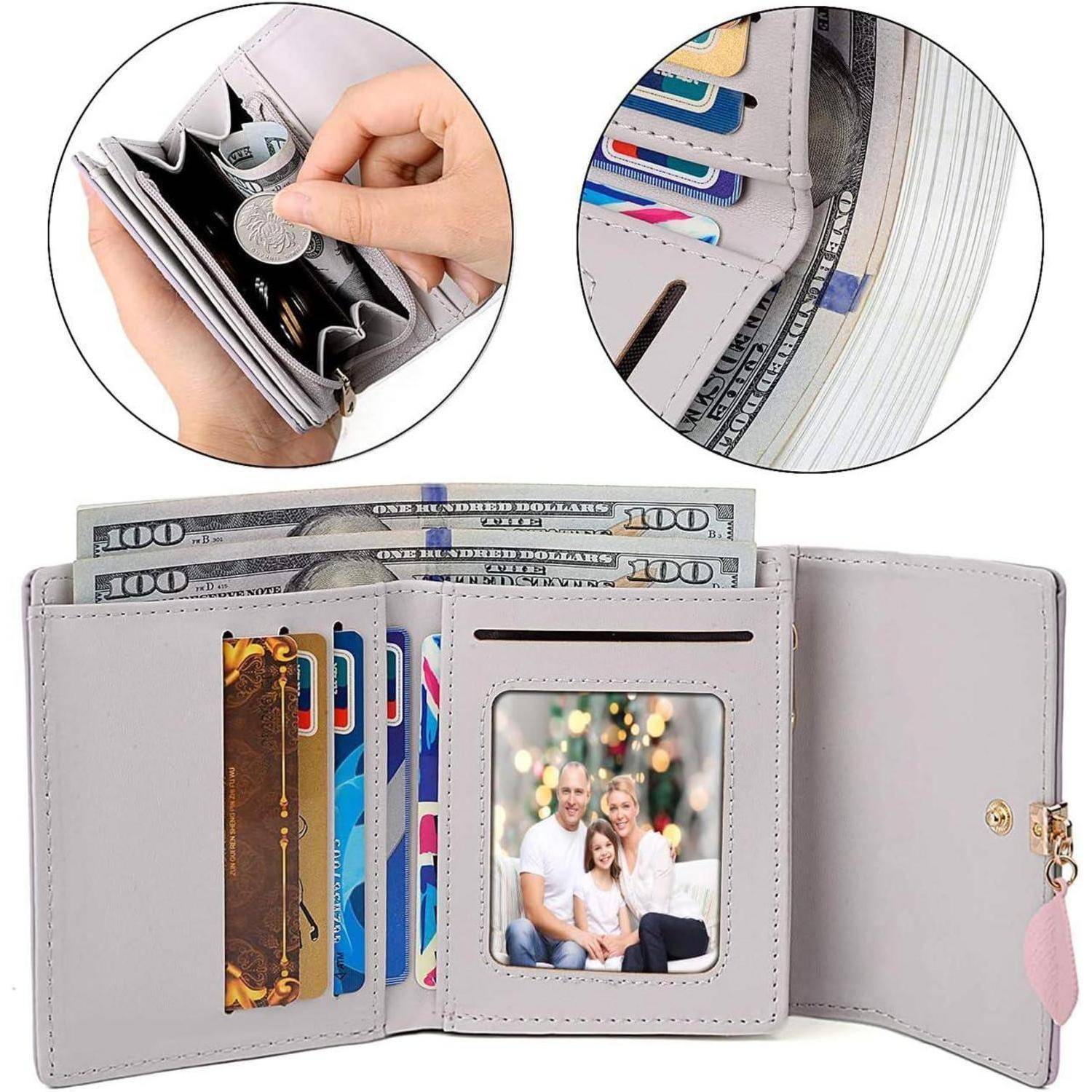 Eine Brieftasche, geöffnet, um Fächer zu zeigen, die mit Kreditkarten, Geldscheinen und Münzen gefüllt sind. Eine Fototasche enthält ein Familienfoto.