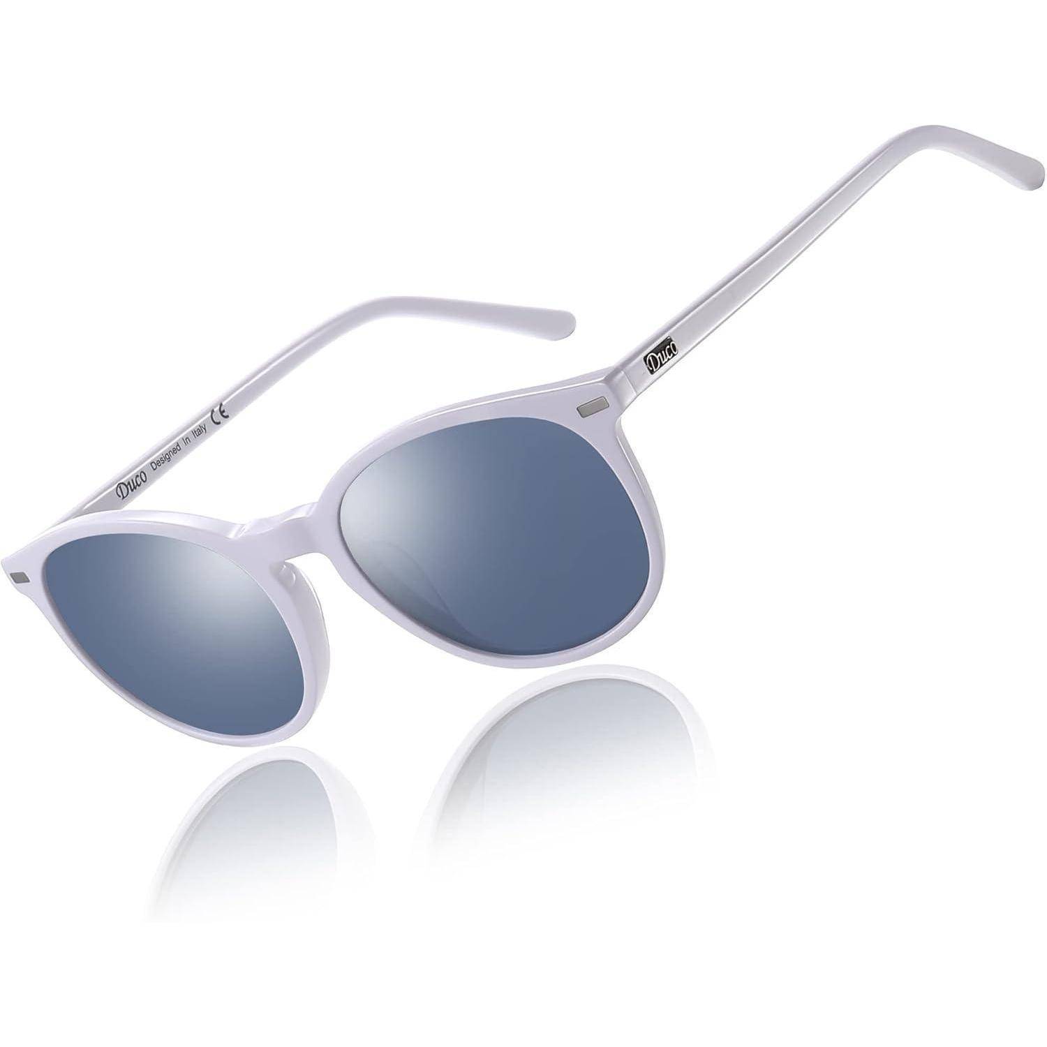 Ein Paar elegante, weiß gerahmte Sonnenbrille mit verspiegelten Gläsern, gegen einen weißen Hintergrund präsentiert.