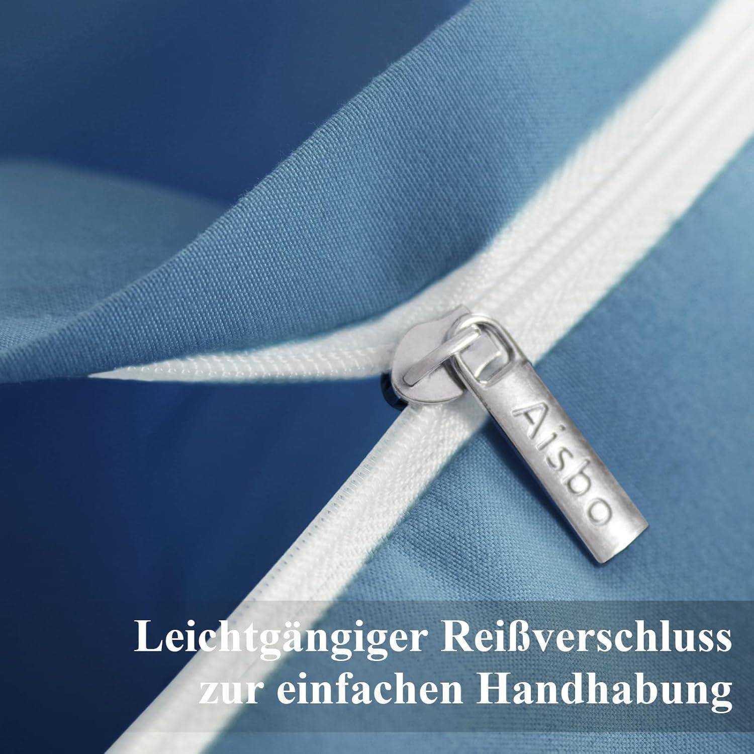 Eine Nahaufnahme eines blauen Stoffes mit einem weißen Reißverschluss-Zug, auf dem 'Aisbo' beschriftet ist, und dem deutschen Text 'Leichtgängiger Reißverschluss zur einfachen Handhabung', der eine leichte Bedienung anzeigt.