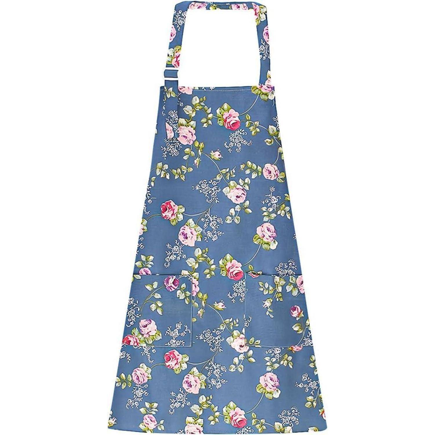Blaue Schürze mit einem Blumenmuster aus rosa und weißen Rosen, ausgestattet mit einem Nackengurt und zwei vorderen Taschen.