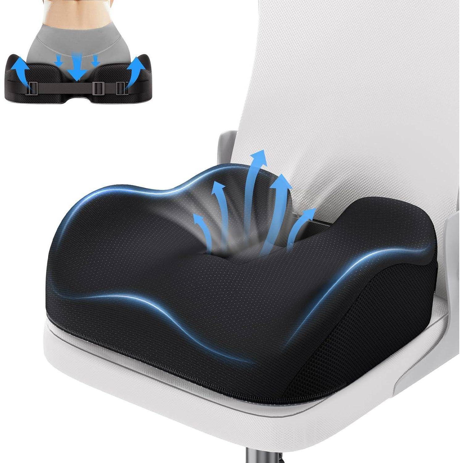Ergonomisches Sitzkissen mit Luftstrom-Pfeilen, die die Atmungsaktivität veranschaulichen, auf einem Bürostuhl, wobei Komfort- und Unterstützungseigenschaften hervorgehoben werden.