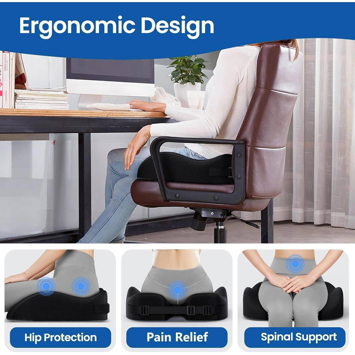 Eine Person, die bequem in einem Bürostuhl sitzt und ergonomische Kissen zur Hüftschonung, Schmerzlinderung und Wirbelsäulenstützung verwendet.