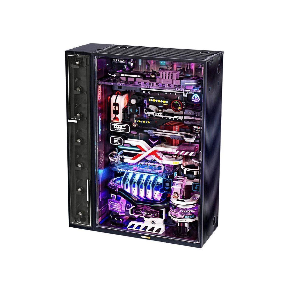 Ein Gaming-Computer mit transparentem Gehäuse zeigt RGB-Beleuchtung und komplexe Kühlkomponenten, einschließlich mehrerer Lüfter und Flüssigkühlungsschläuche.