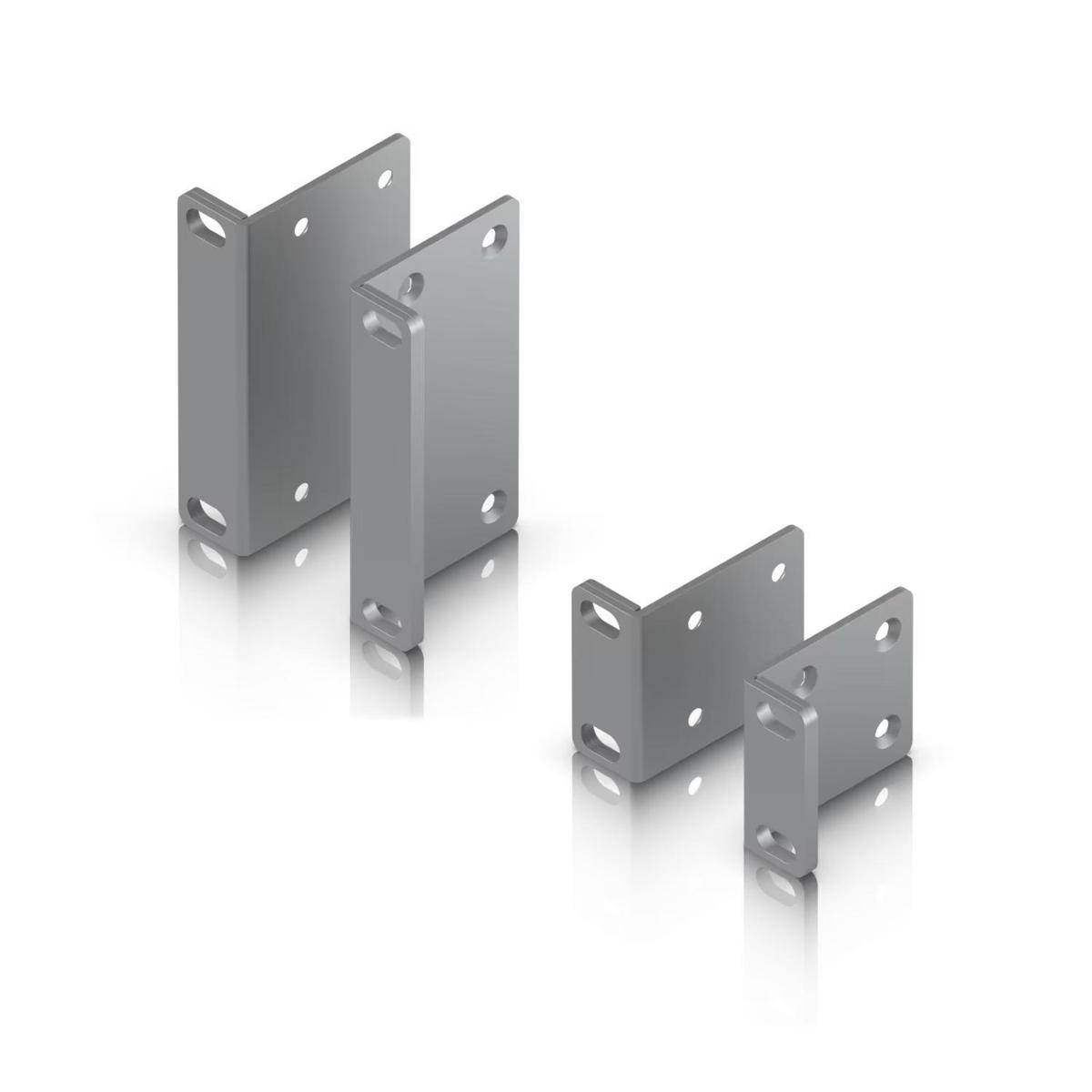 Drei metallene Halterungen in unterschiedlichen Größen, jeweils mit vier Löchern und flachem Design, vor einem einfarbigen Hintergrund präsentiert.