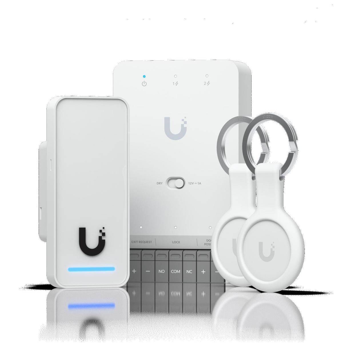 Sicherheits-Zugangskontrollsystem mit einem weißen Kartenleser, zwei Schlüsselanhängern, einer Steuerungstafel und einem Gerät, auf dem das Markenlogo angezeigt wird.