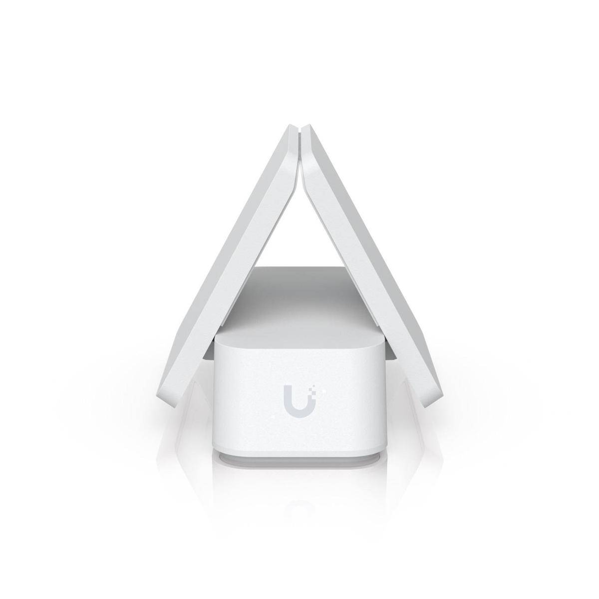 Ein kleiner, moderner WLAN-Zugangspunkt mit minimalistischem Design, der vor einem weißen Hintergrund präsentiert wird. Das Gerät weist einen schlanken, dreieckigen Körper auf.