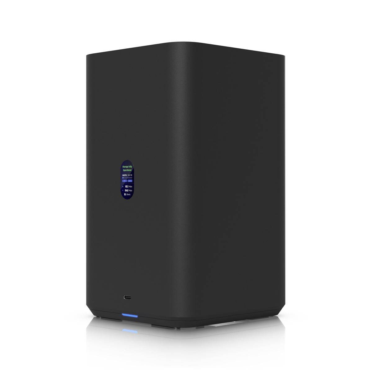Ein schlankes, schwarzes WLAN-Gerät mit einer digitalen Anzeige, die den Verbindungsstatus und die Einstellungen zeigt, ruht auf einer ebenen Oberfläche.