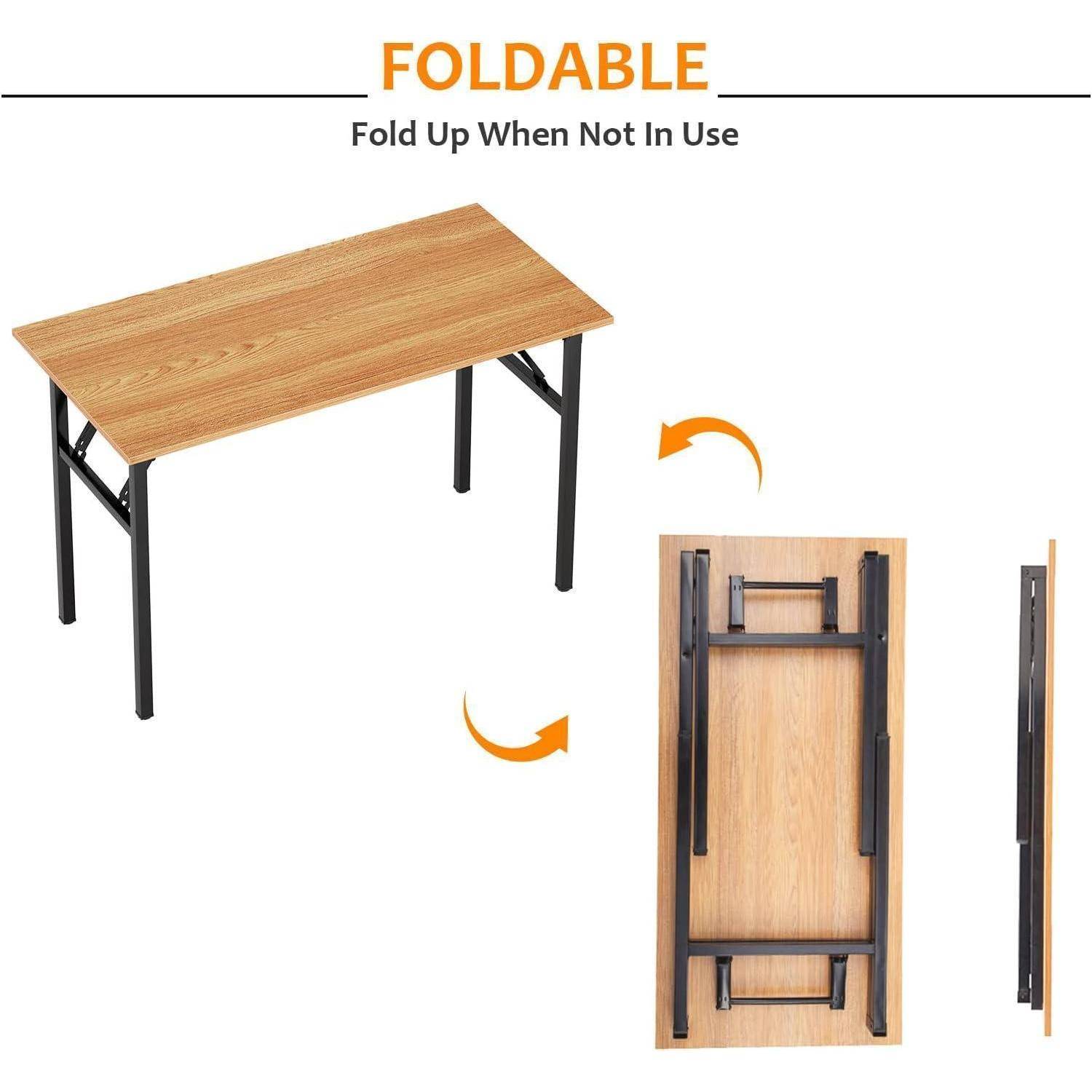 Zusammenklappbarer Holztisch mit schwarzen Metallbeinen, dargestellt in aufgestellter und zusammengeklappter Position. Pfeile zeigen den Faltmechanismus. Text lautet: 