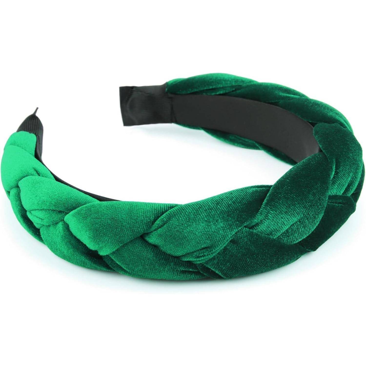 Ein grüner, samtiger Haarreif mit geflochtener Struktur und gepolstertem Design, präsentiert vor einem weißen Hintergrund.