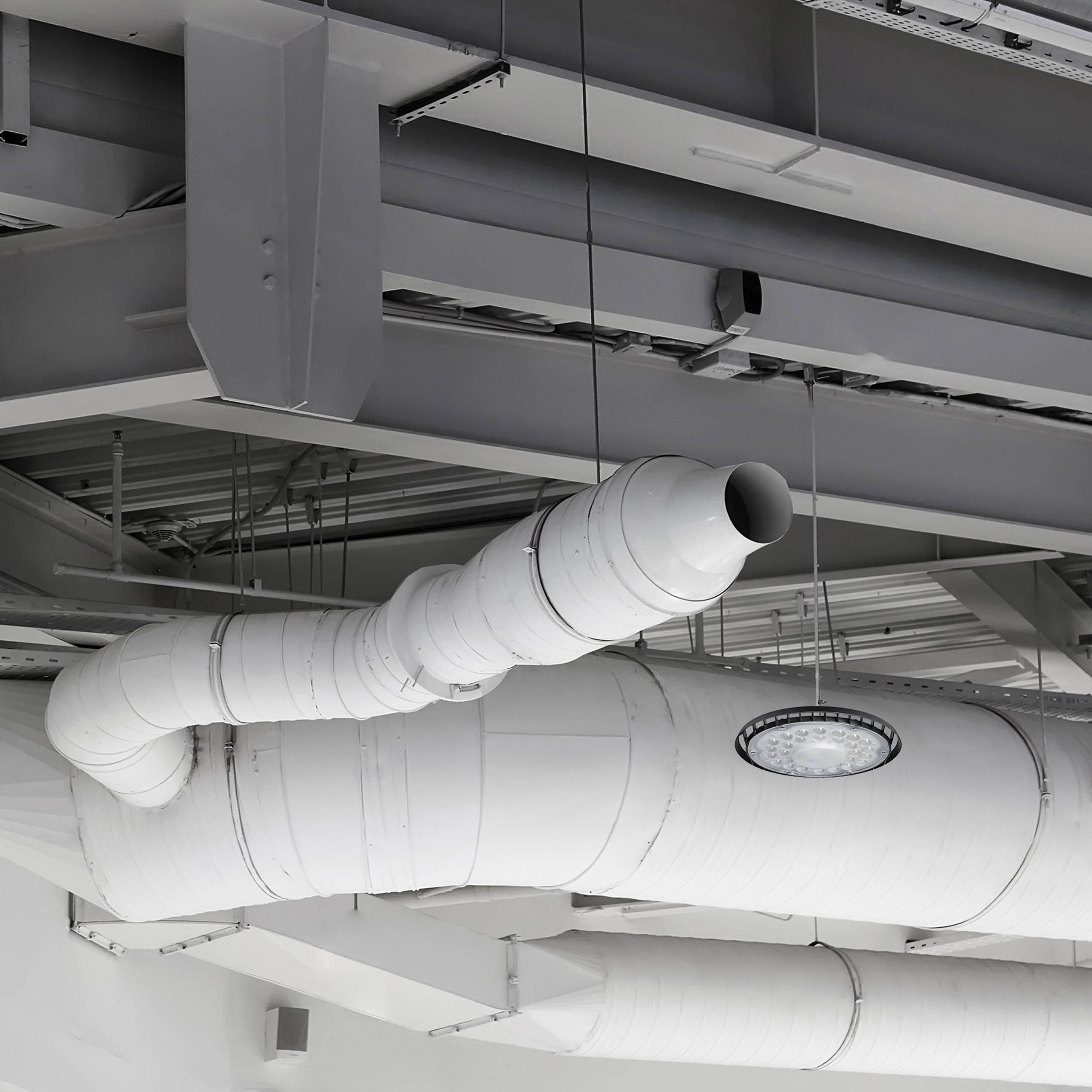 Spectrum LED PLATEO SUN 4 HIGH BAY 105W Hallenleuchte 11550lm schwarz 70° 230V IP65 Industrieleuchte IK06 Neutralweiß 4000K