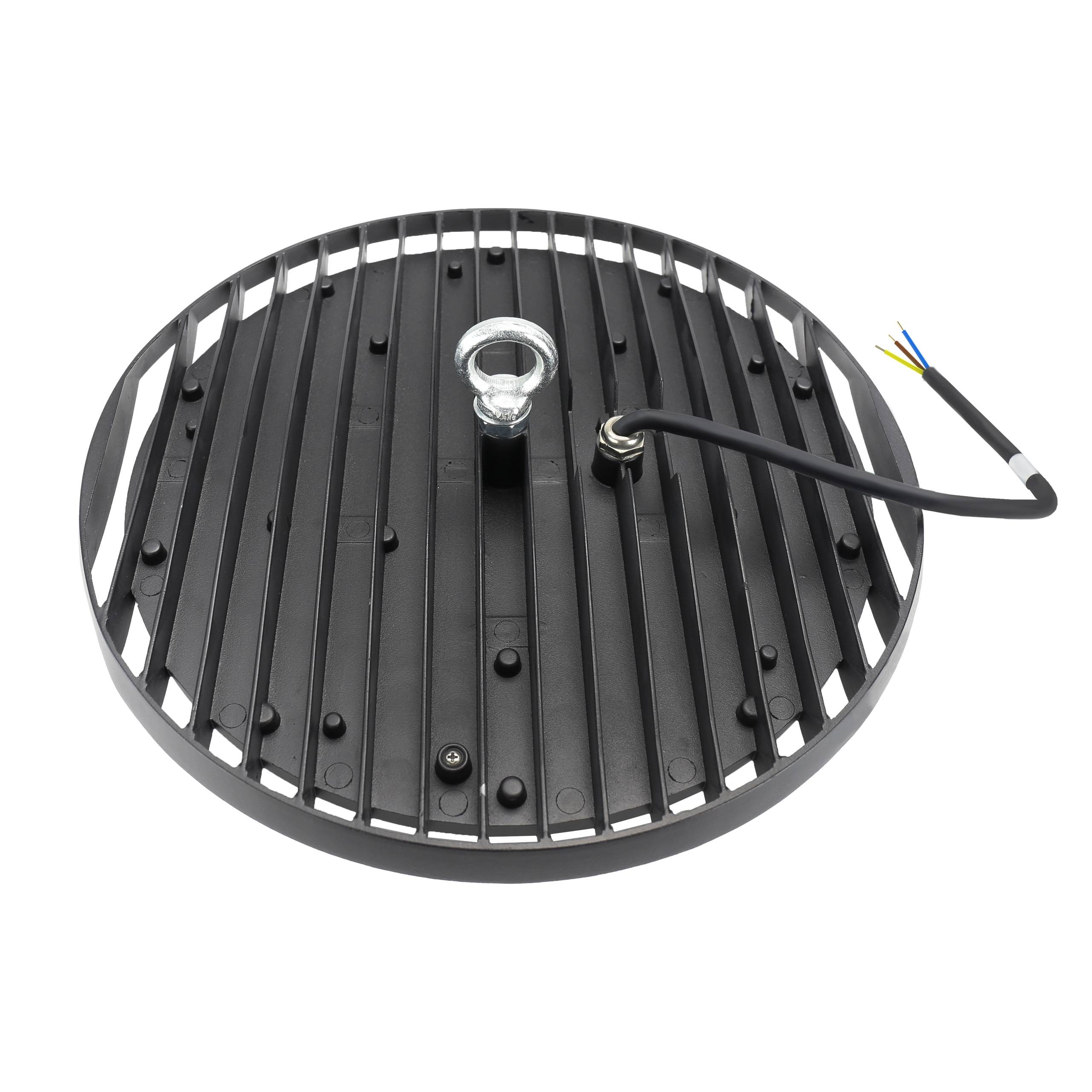 Runde schwarze LED-Platine mit Kühlrippen zur Wärmeableitung, Montageöse und angeschlossenem Netzkabel mit freiliegenden Leitungen.