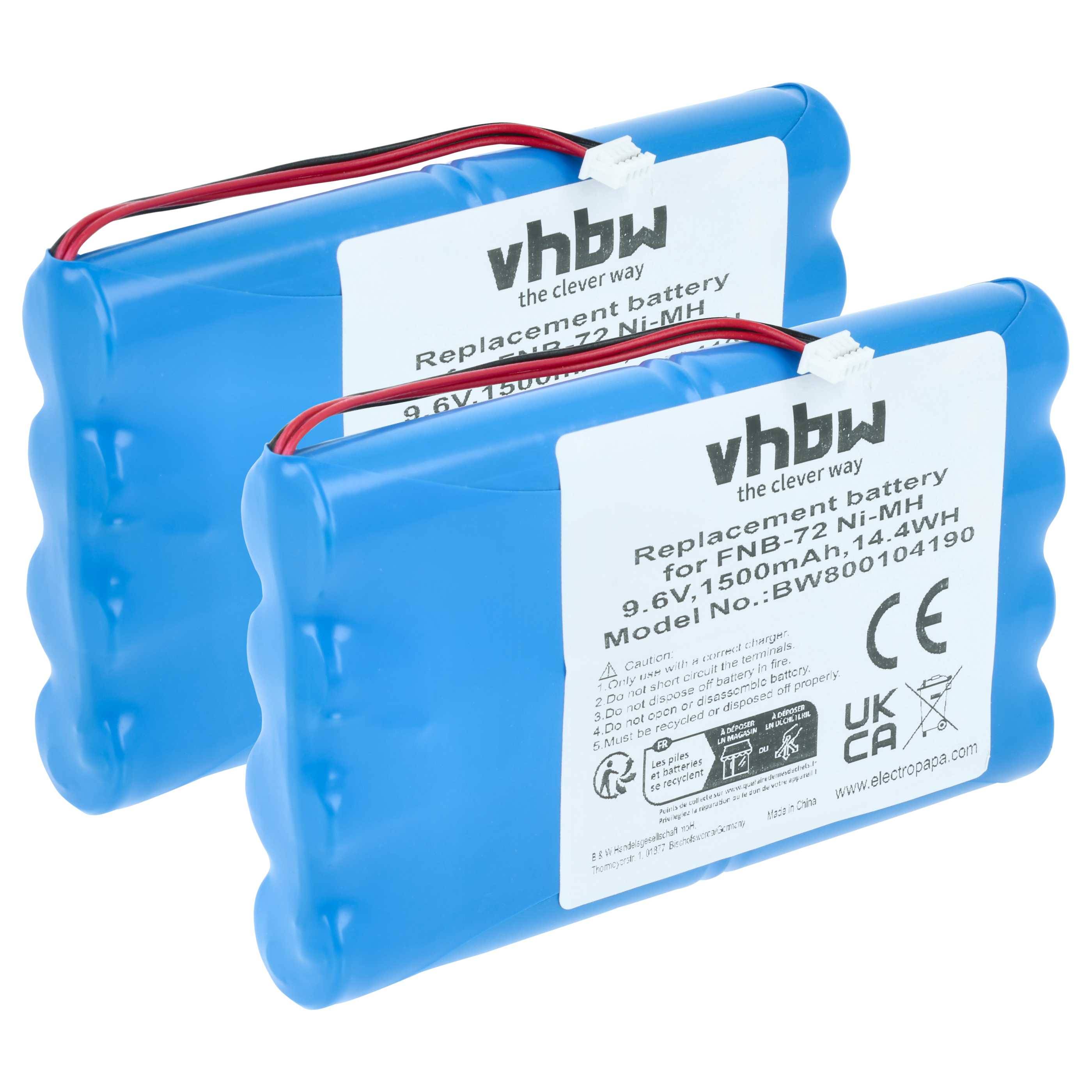 Zwei blaue Ersatzbatterien mit Etiketten, auf denen steht: 