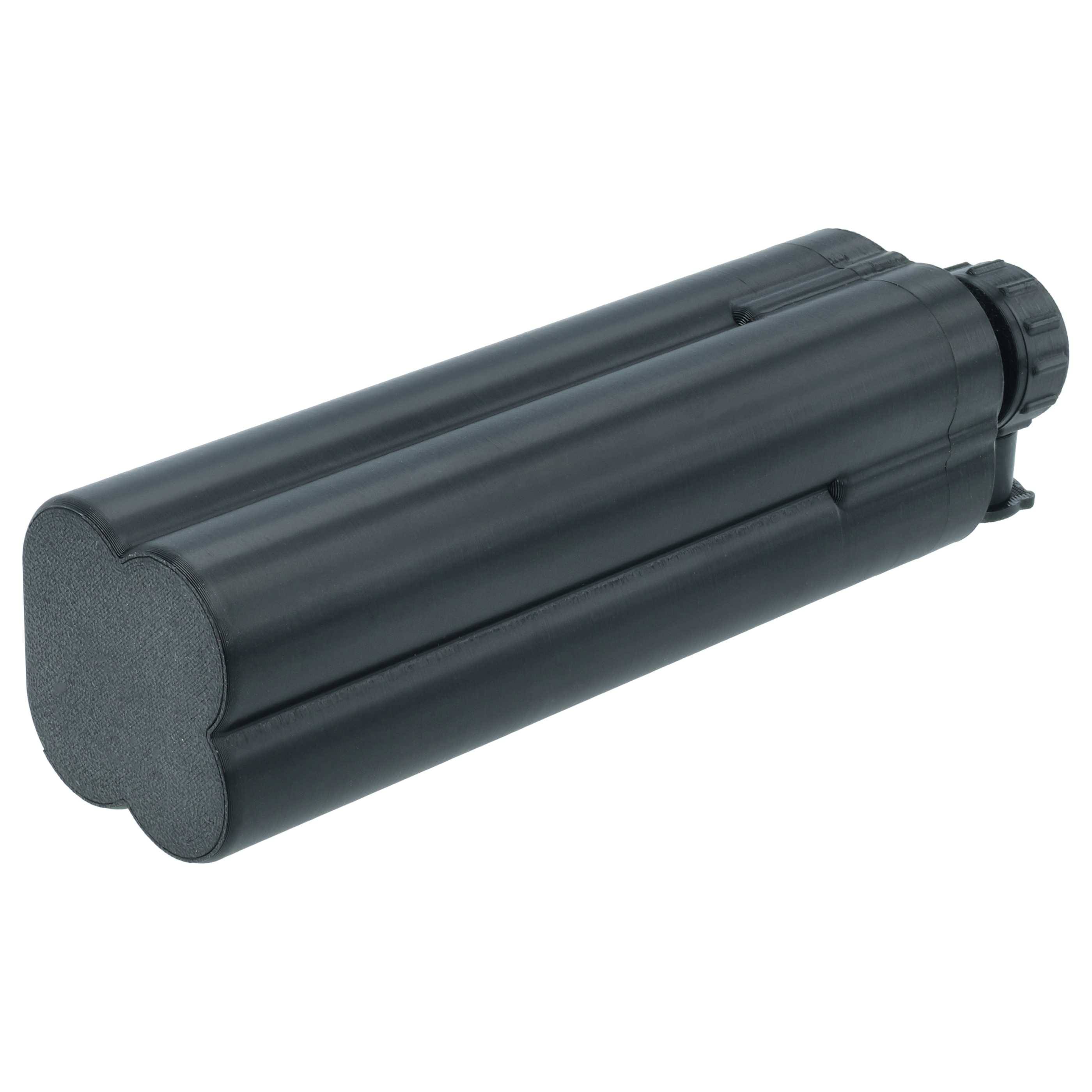 Schwarzes zylindrisches Batteriepaket mit gerillten Seiten und Steckerendbild auf weißem Hintergrund.