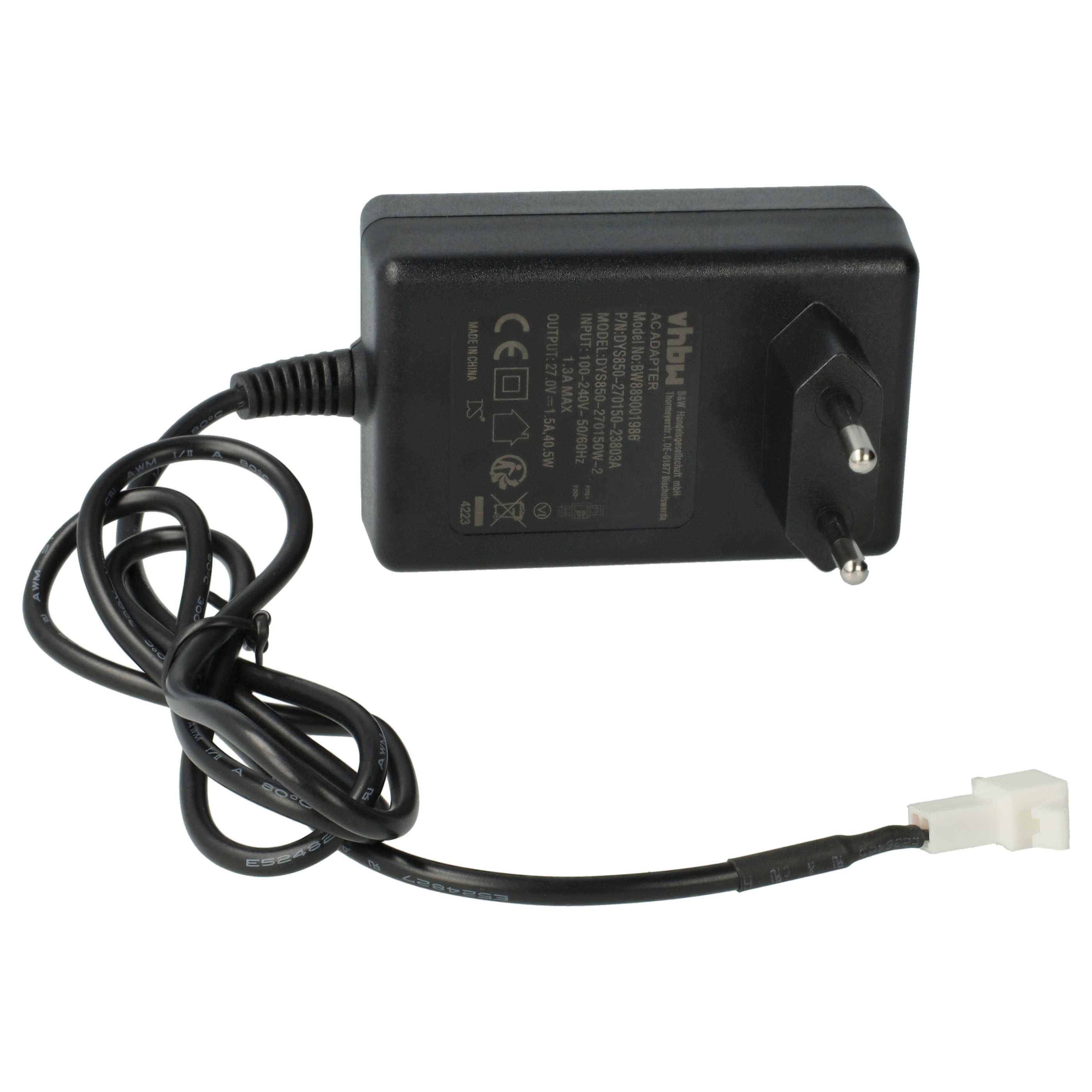 Schwarzer Netzteil mit zweipoliger Steckdose und angeschlossenem Kabel, das an einem weißen Stecker auf einfachem Hintergrund endet.