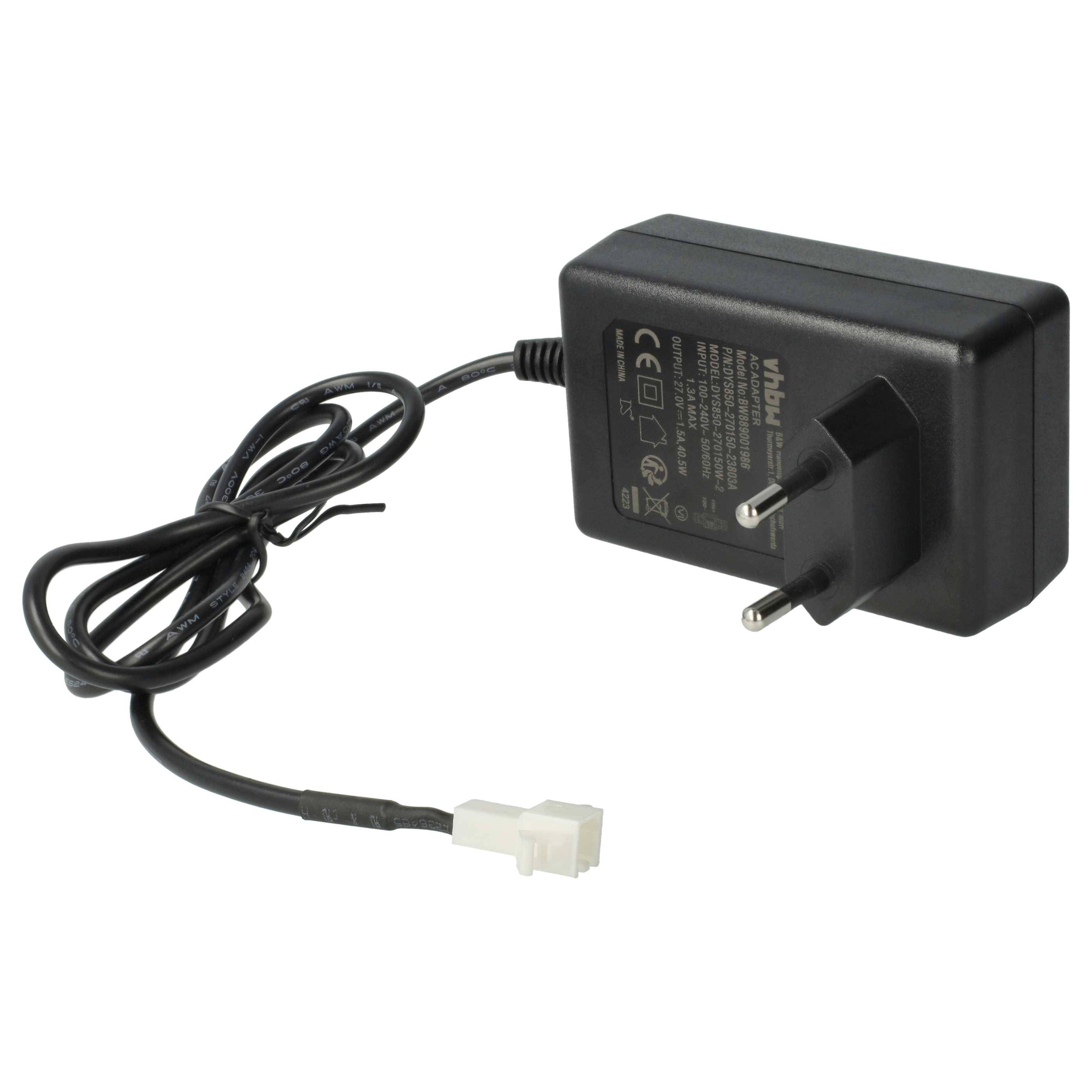 Ein schwarzes Netzteil mit einem zweiphasigen Stecker und einem langen Kabel, das in einem Anschluss endet. Auf der Seite sind Produktspezifikationen aufgedruckt.