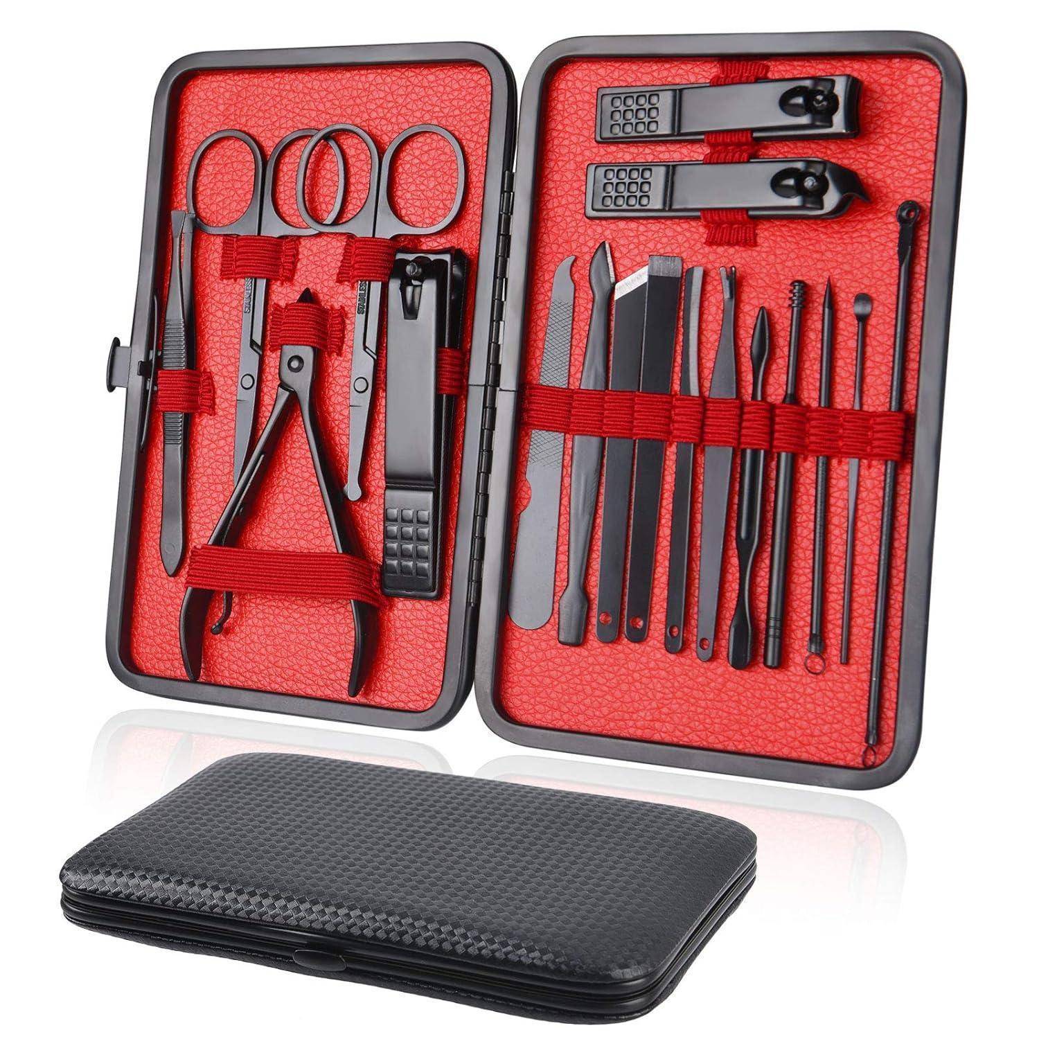 Maniküre- und Pediküre-Set in einer roten Etui, mit verschiedenen Werkzeugen wie Nagelknipser, Schere und Pinzette, ordentlich und übersichtlich angeordnet.