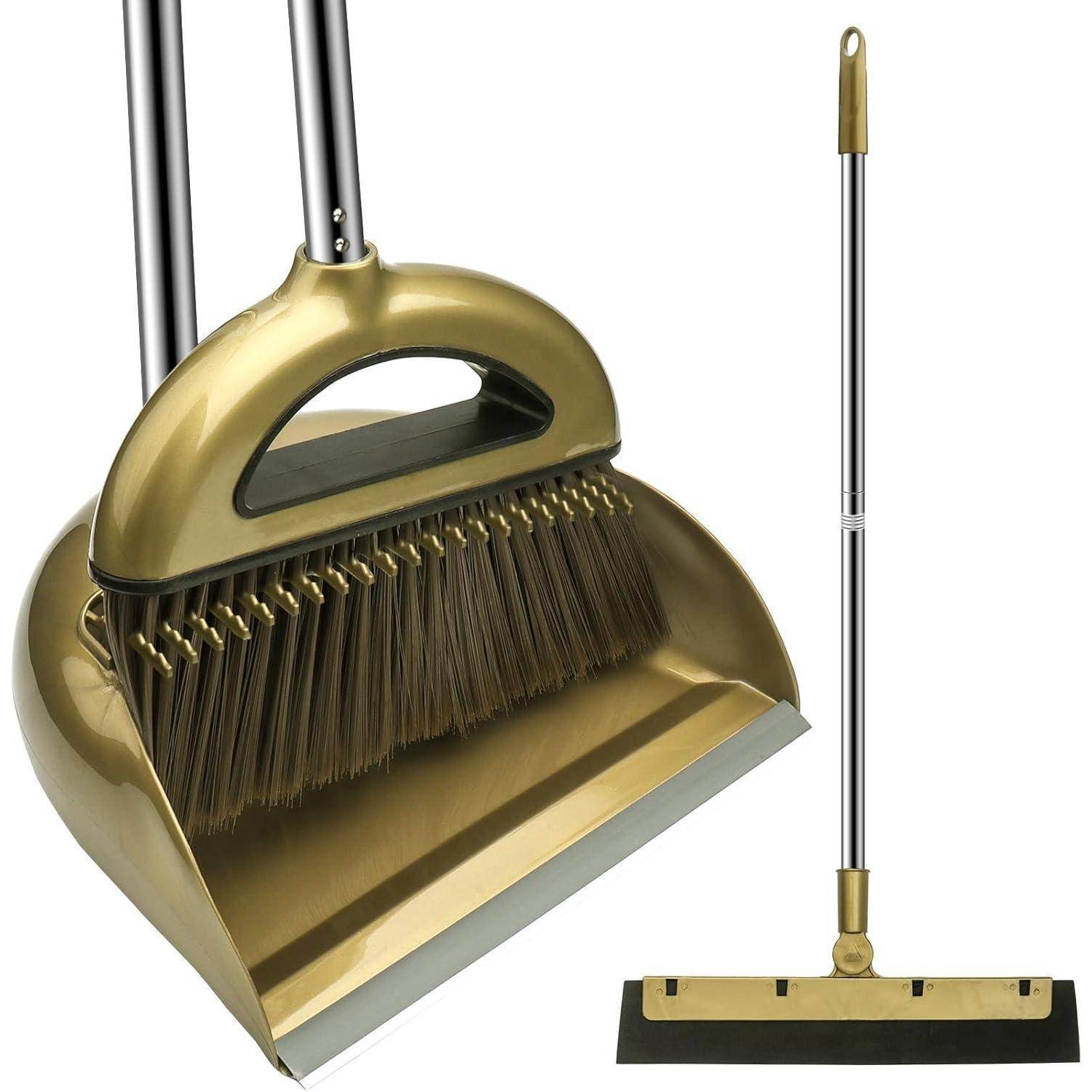 Ein goldfarbener Besen- und Kehrschaufel-Set mit einem passenden Bodenwischer, der entwickelt wurde, um glatte Oberflächen effektiv zu reinigen.