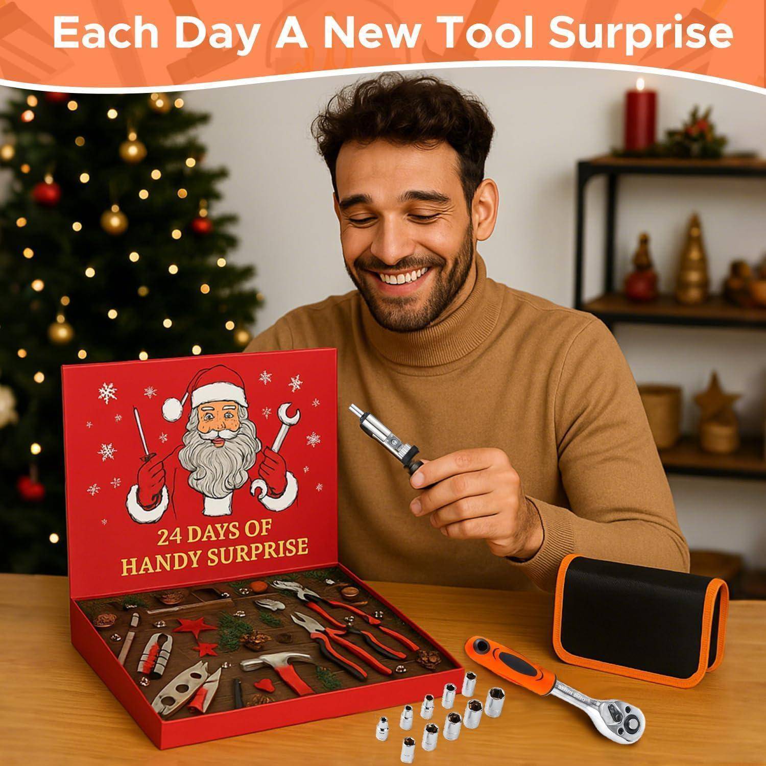 Ein lächelnder Mann in einem gemütlichen Raum öffnet einen Adventskalender mit der Aufschrift „24 Tage Handy-Überraschung