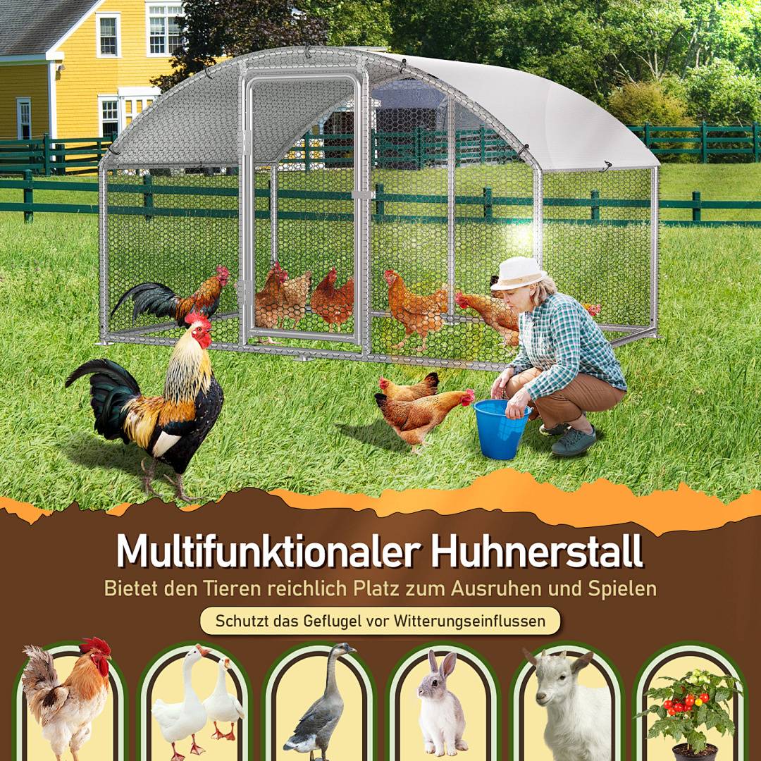 Mann kauert neben Hühnern und Hahn neben einem Draht-Hühnergehege in einem Hof; Anzeigentext darunter lautet „Multifunktionaler Hühnerstall".