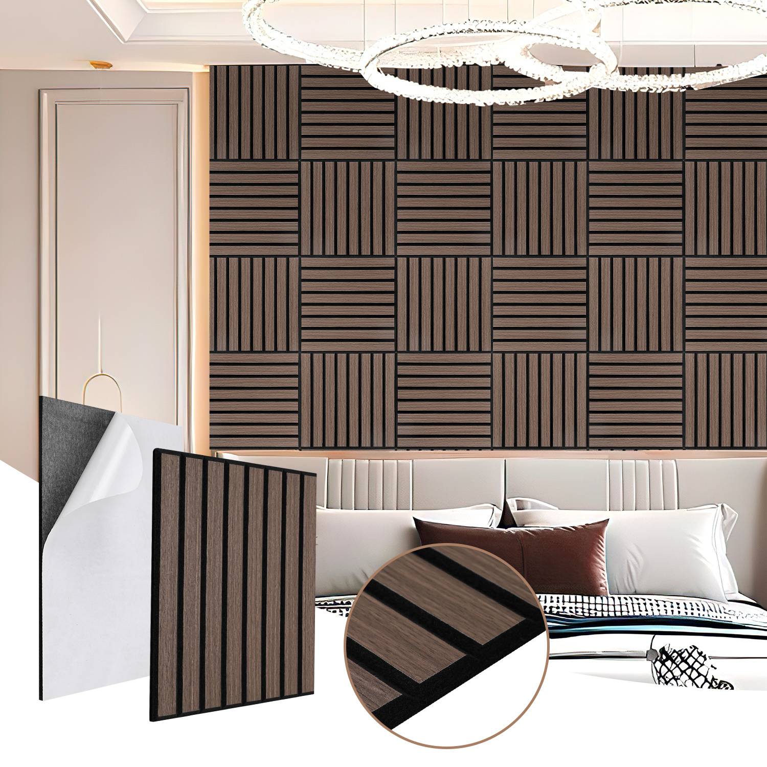 Ein moderner Wohnraum zeigt dekorative Holzpaneele mit geometrischen Mustern an der Wand, ein weißes Sofa und einen runden Kronleuchter.