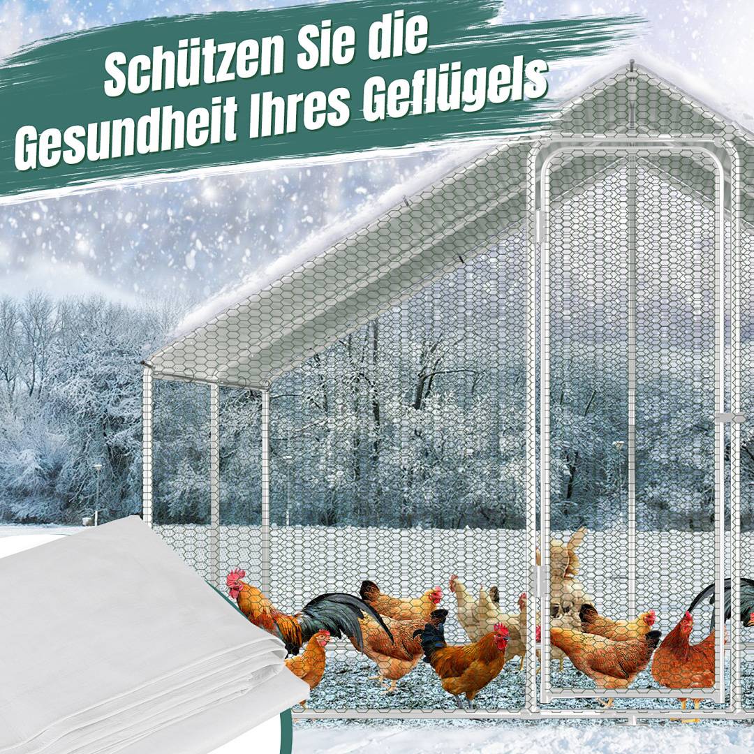 Eine Gruppe von Hühnern in einem Freigehege vor einer schneebedeckten Kulisse. Text auf Deutsch lautet: 'Schützen Sie die Gesundheit Ihres Geflügels.
