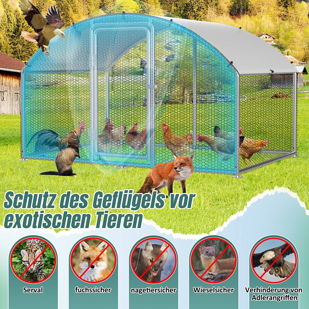 Gewächshausartiger Hühnerstall mit mehreren Hühnern im Inneren, umgeben von Tieren außerhalb (Serval, Fuchs, Wiesel), die Schutzmerkmale vor Raubtieren veranschaulichen. Deutscher Text lautet: 